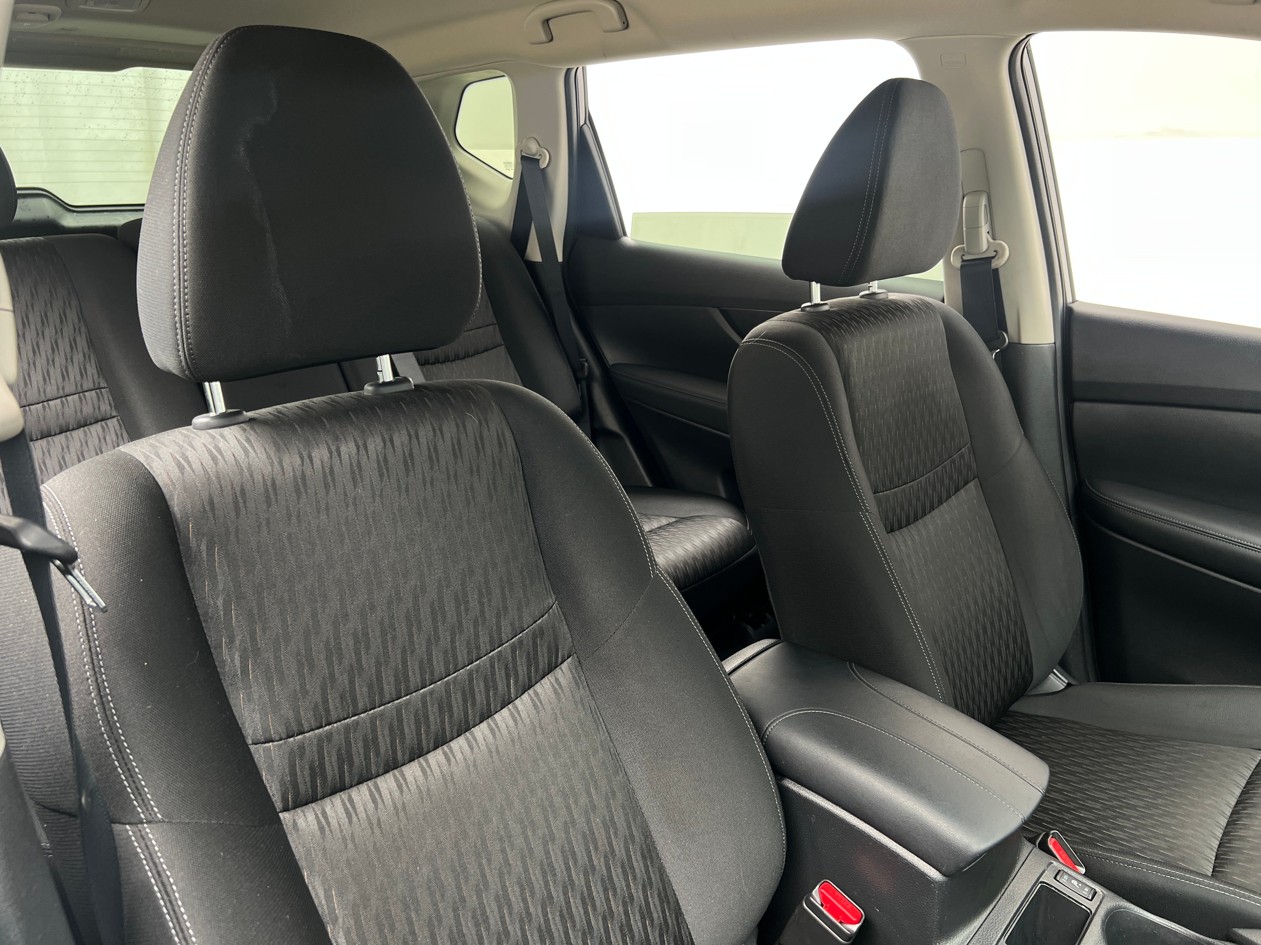 2019 Nissan Rogue SV 2