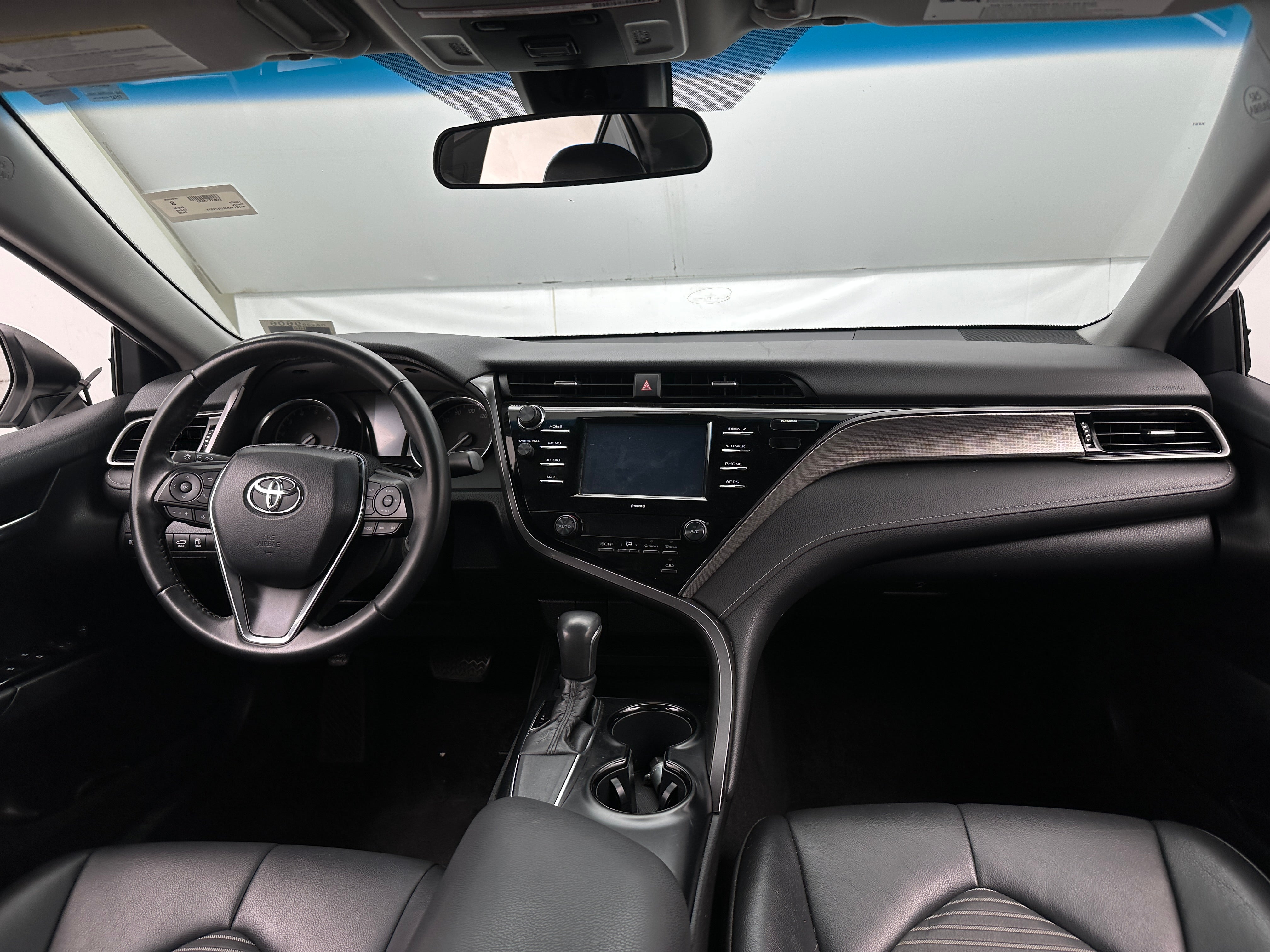 2020 Toyota Camry SE 2