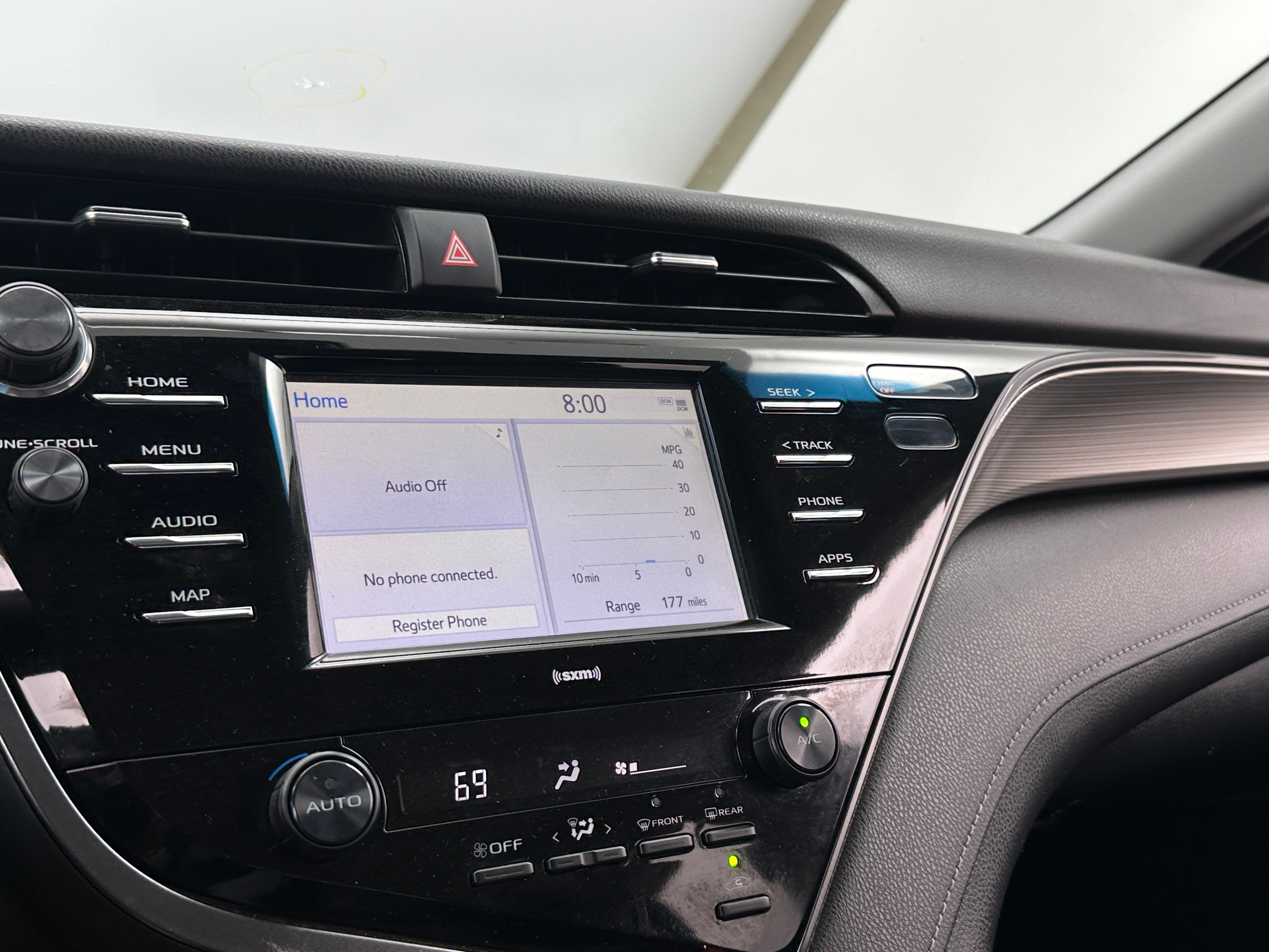 2020 Toyota Camry SE 3