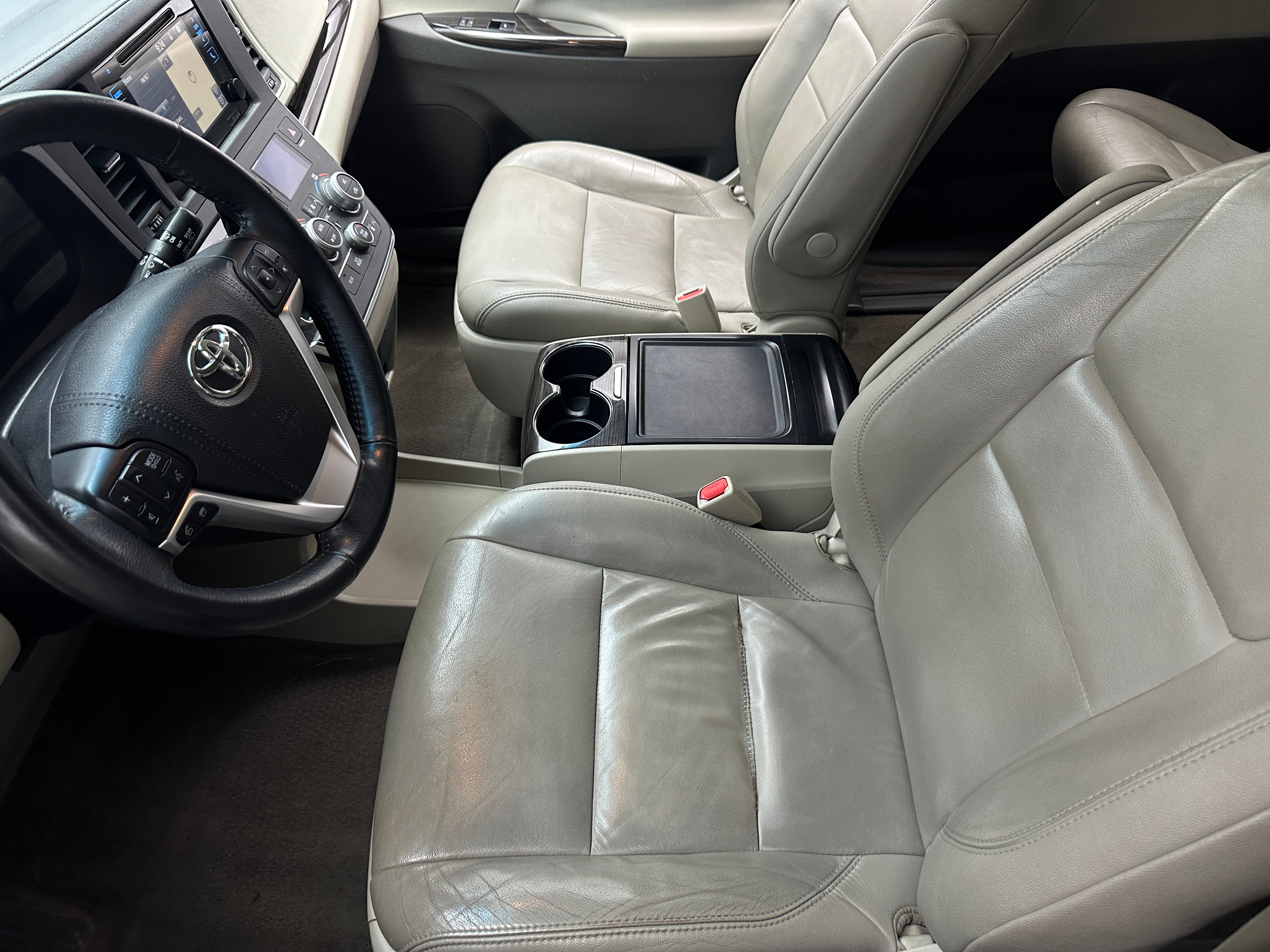 2017 Toyota Sienna XLE 2