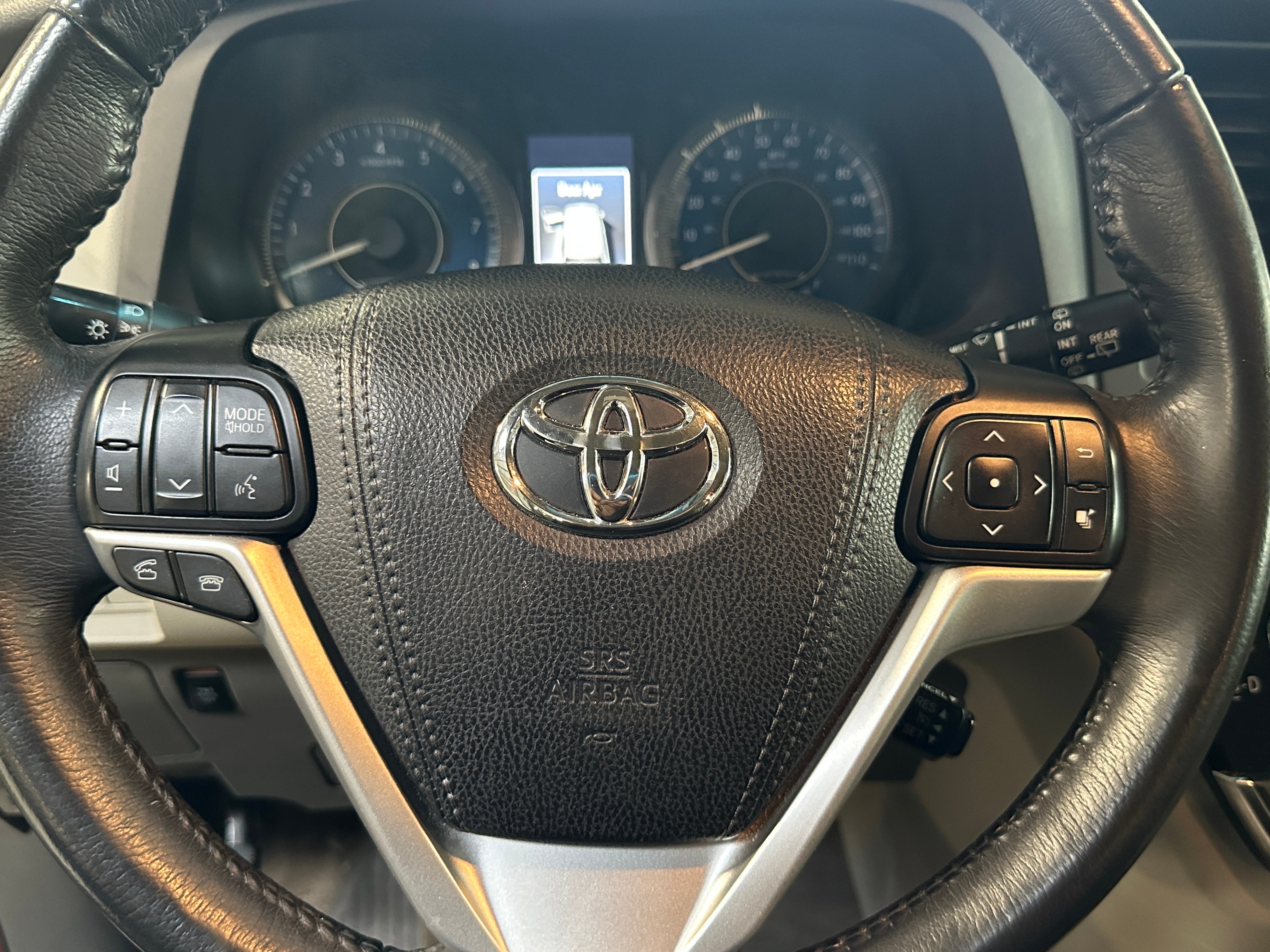2017 Toyota Sienna XLE 5