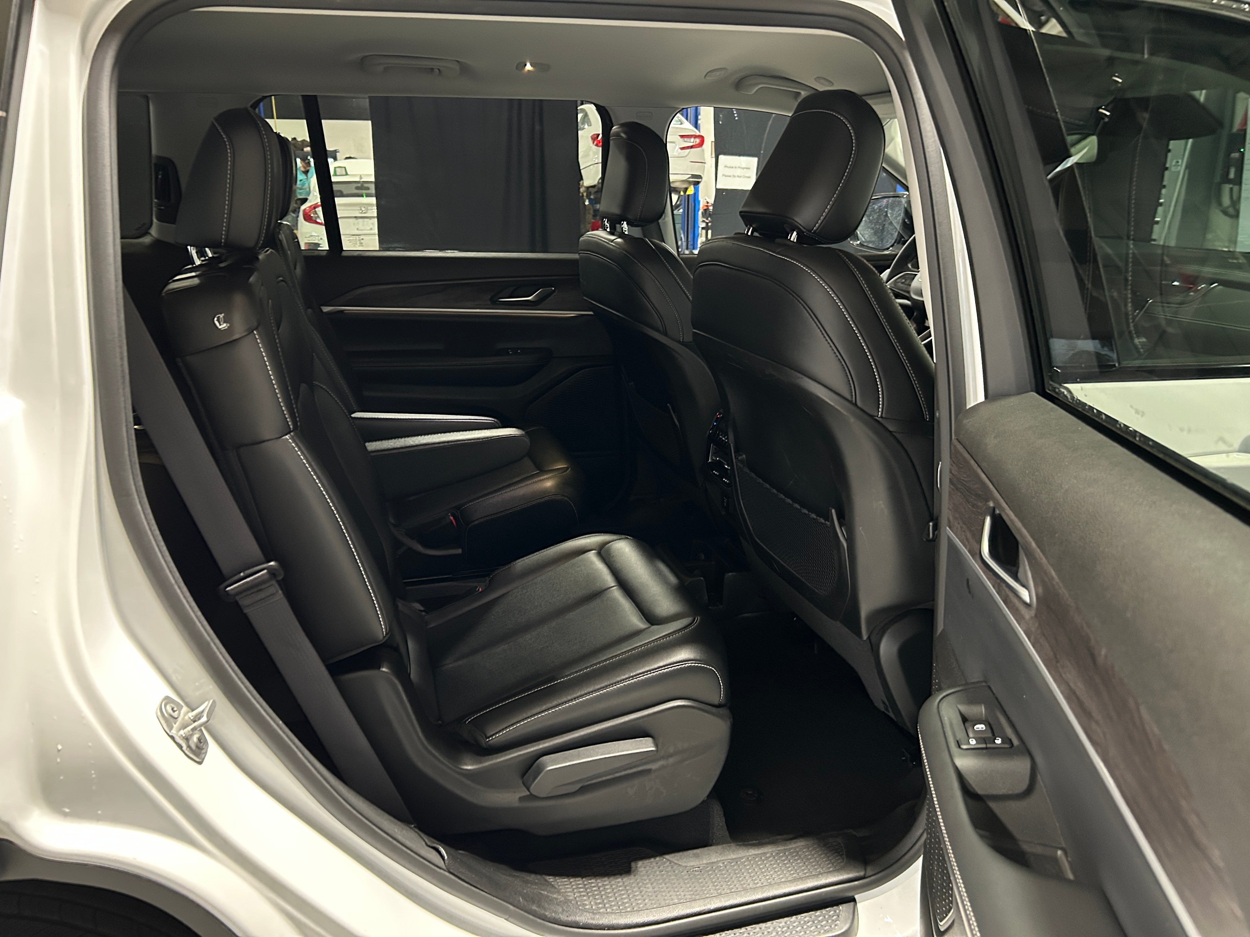 2023 Jeep Grand Cherokee L Limited Edition 5