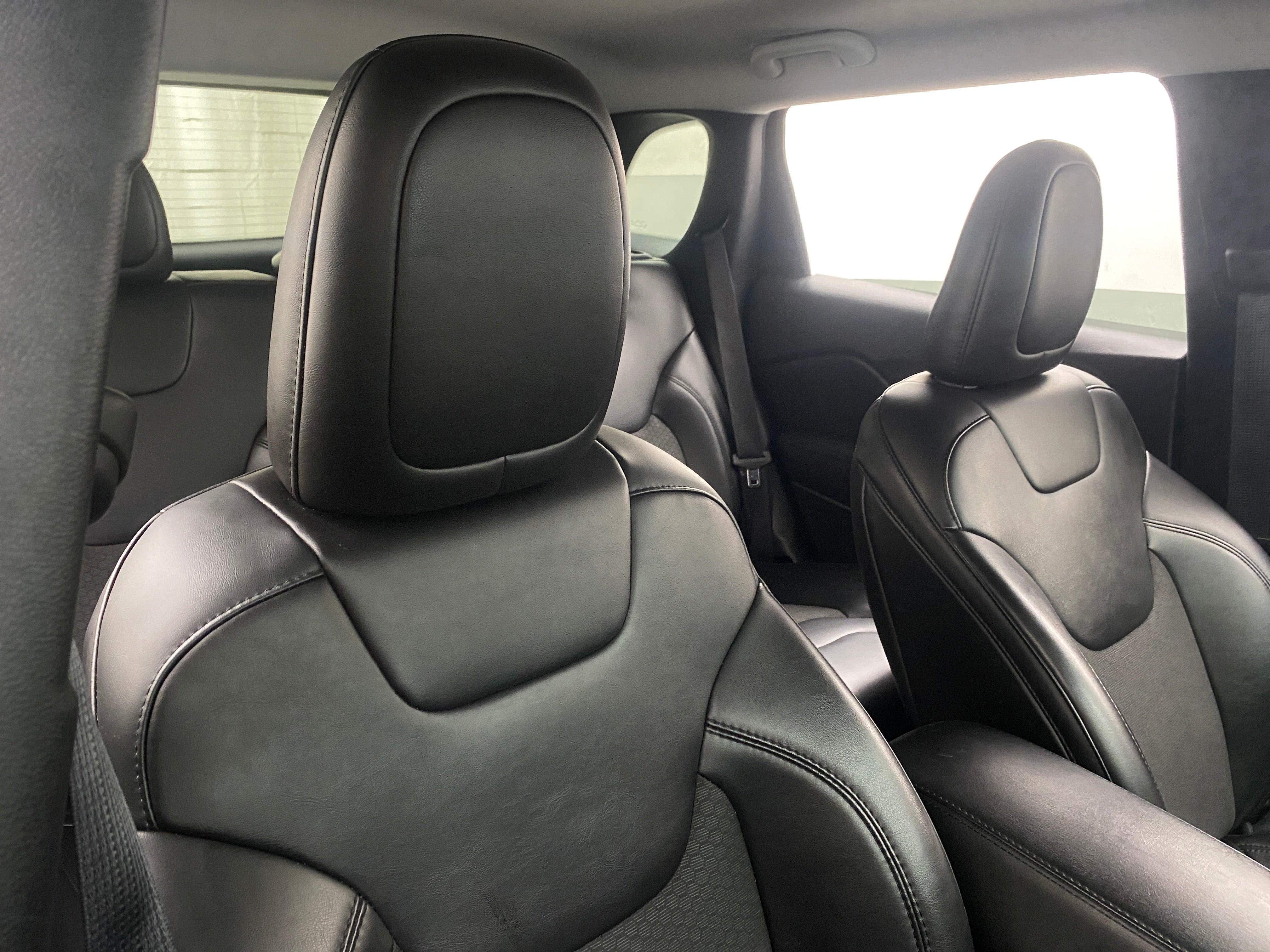 2020 Jeep Cherokee Altitude 2