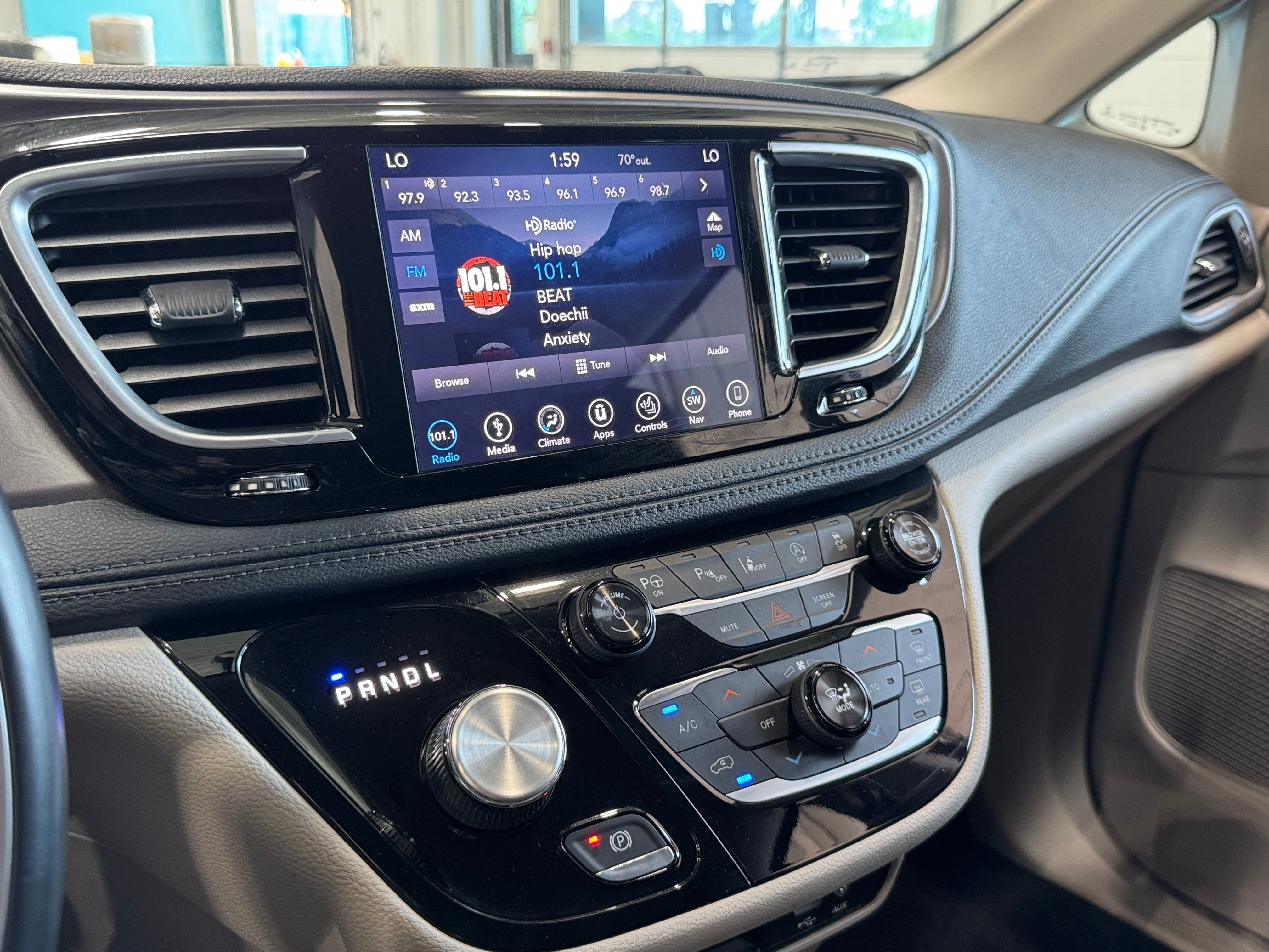 2018 Chrysler Pacifica Limited 3