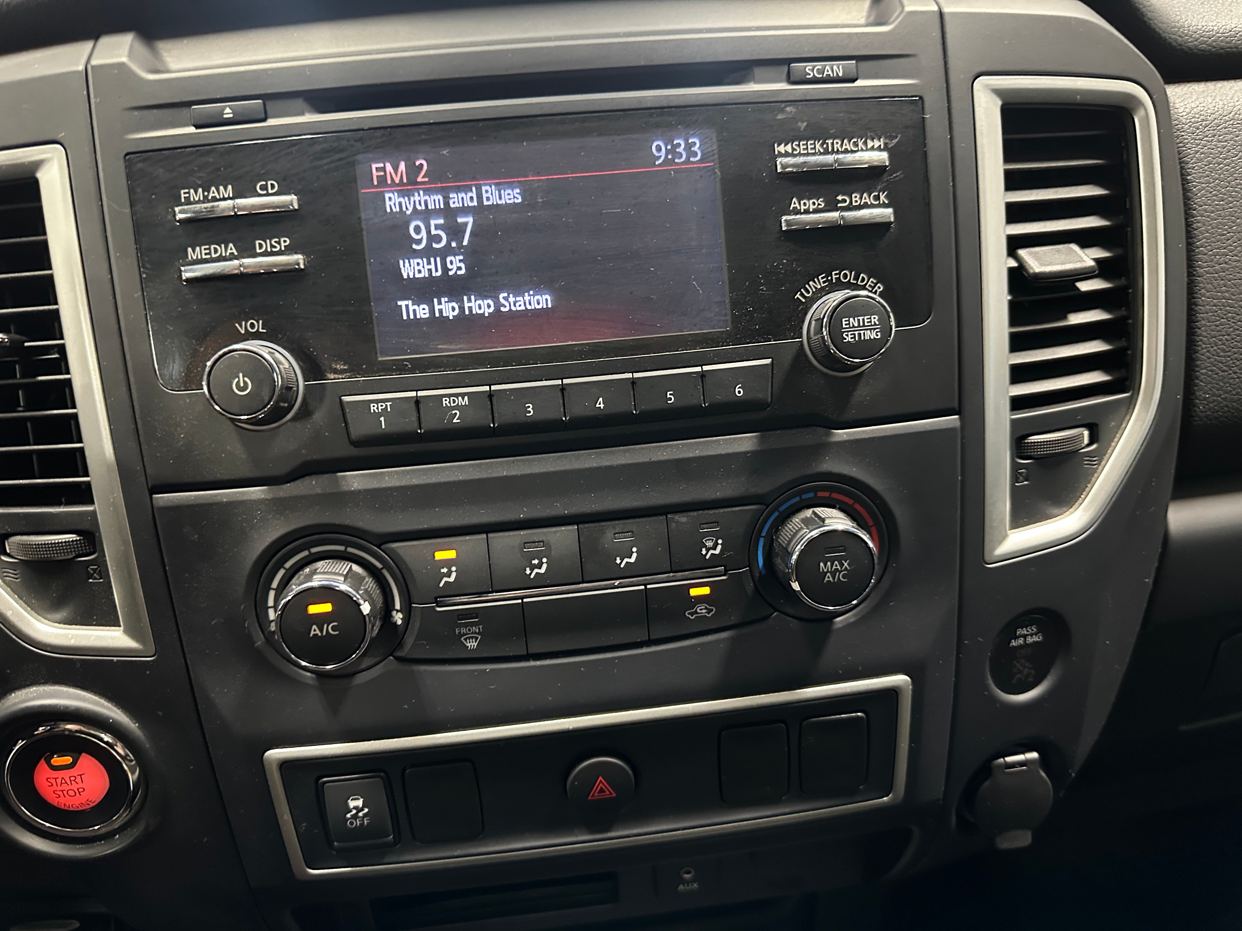 2017 Nissan Titan LE 4