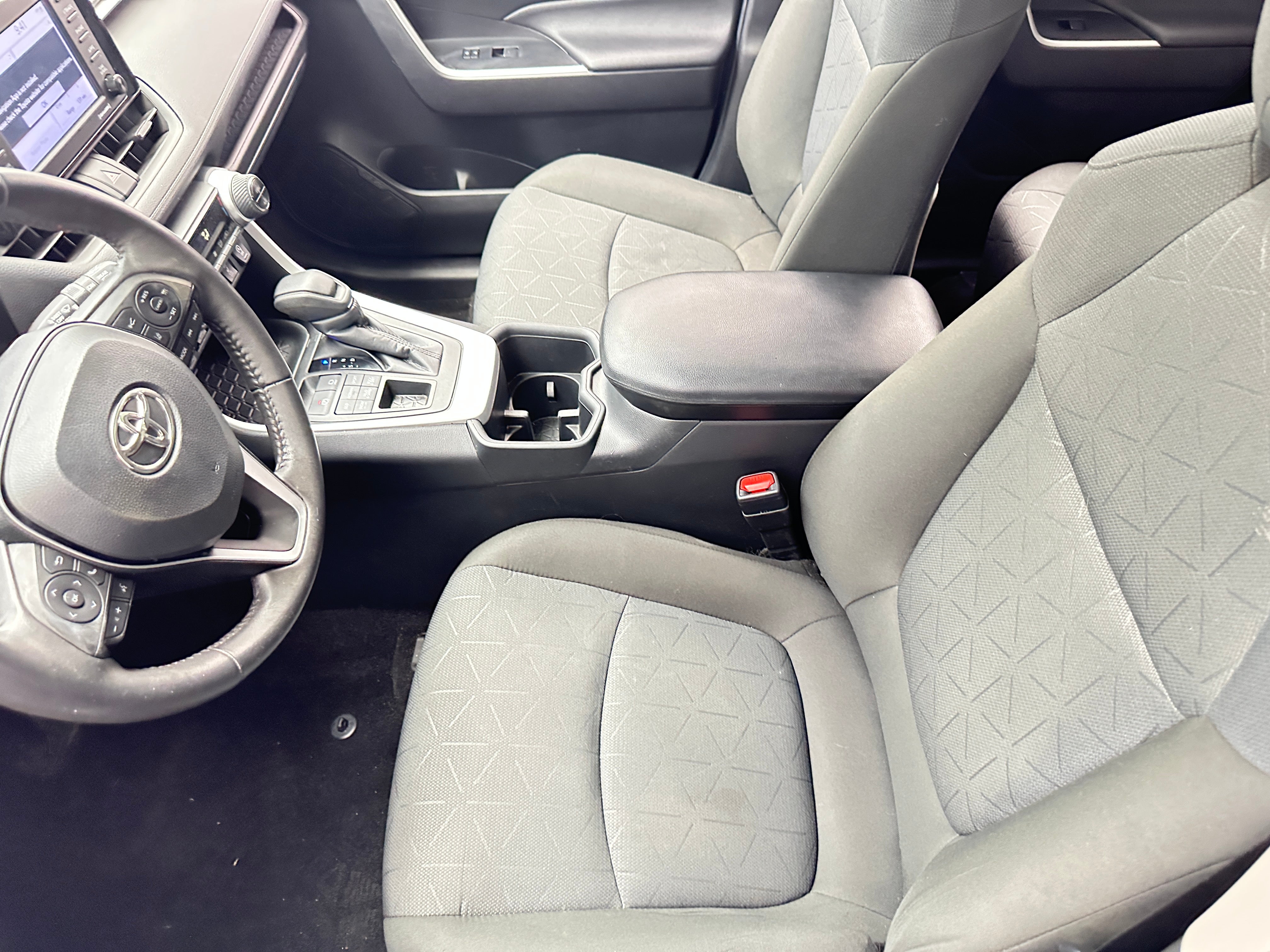 2022 Toyota RAV4 XLE 2