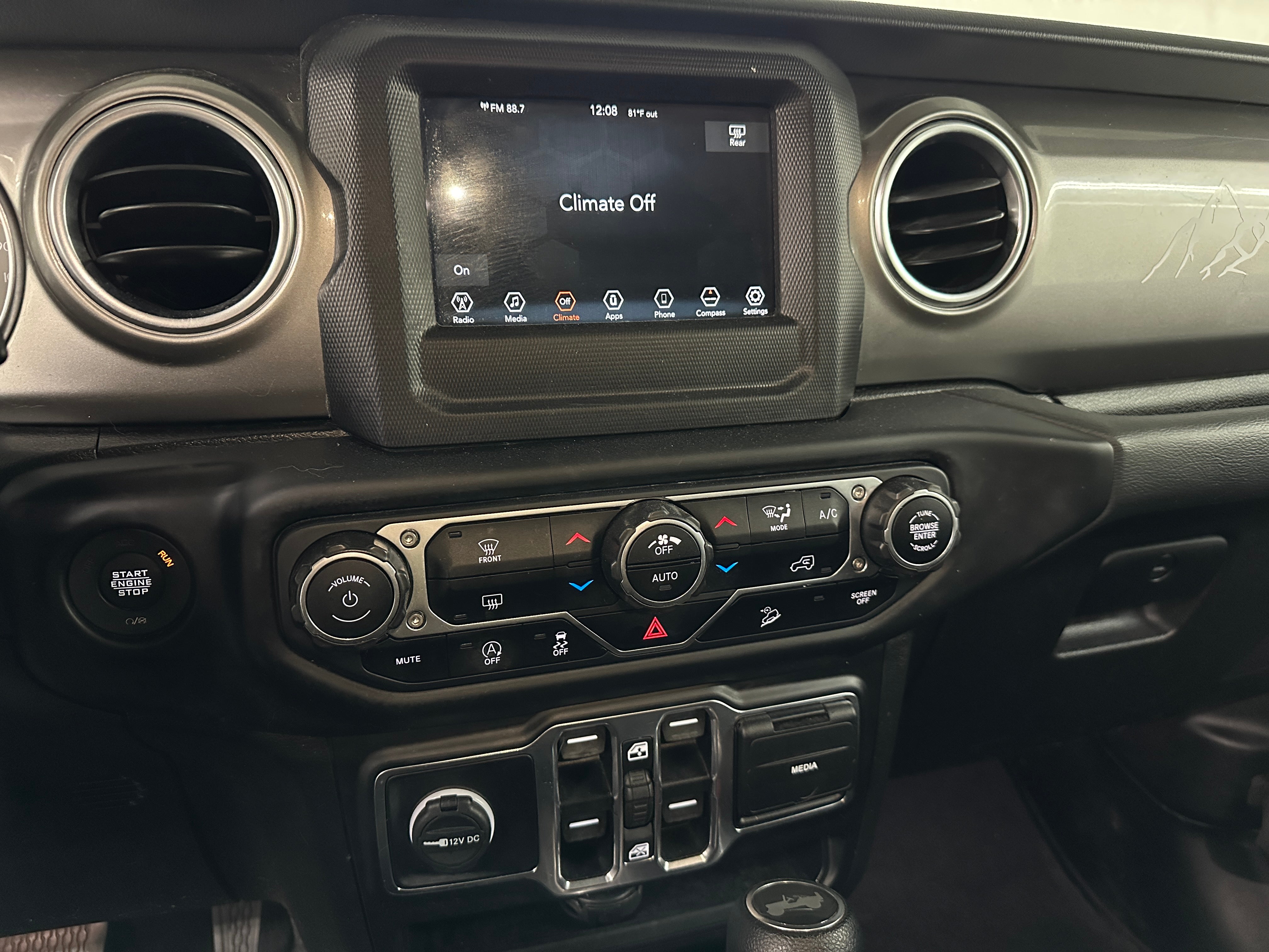 2020 Jeep Wrangler Unlimited Sahara 4
