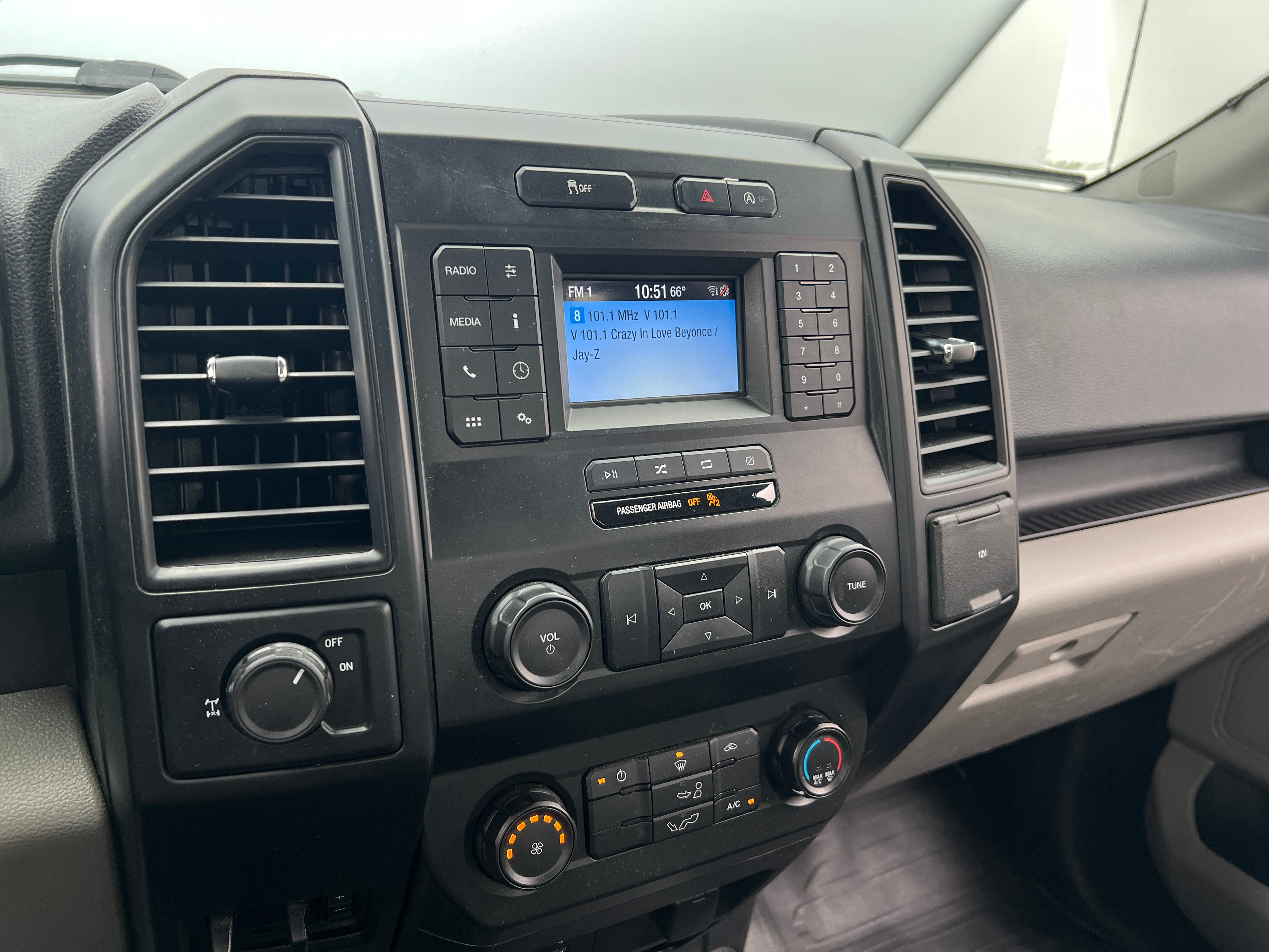 2019 Ford Econoline E-150 4