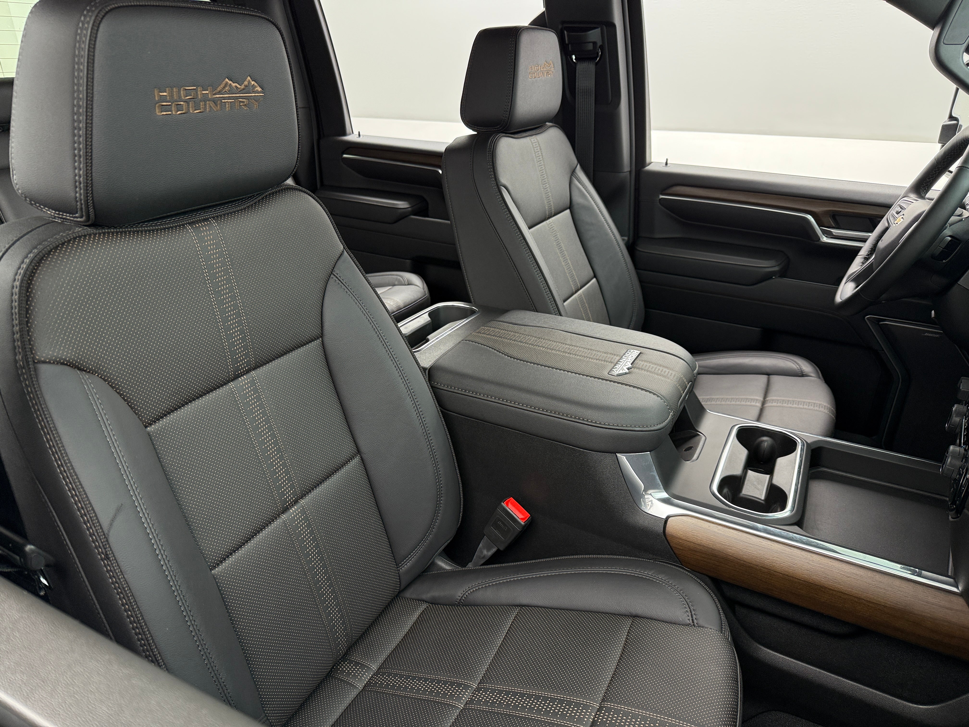2024 Chevrolet Silverado 3500 High Country 2