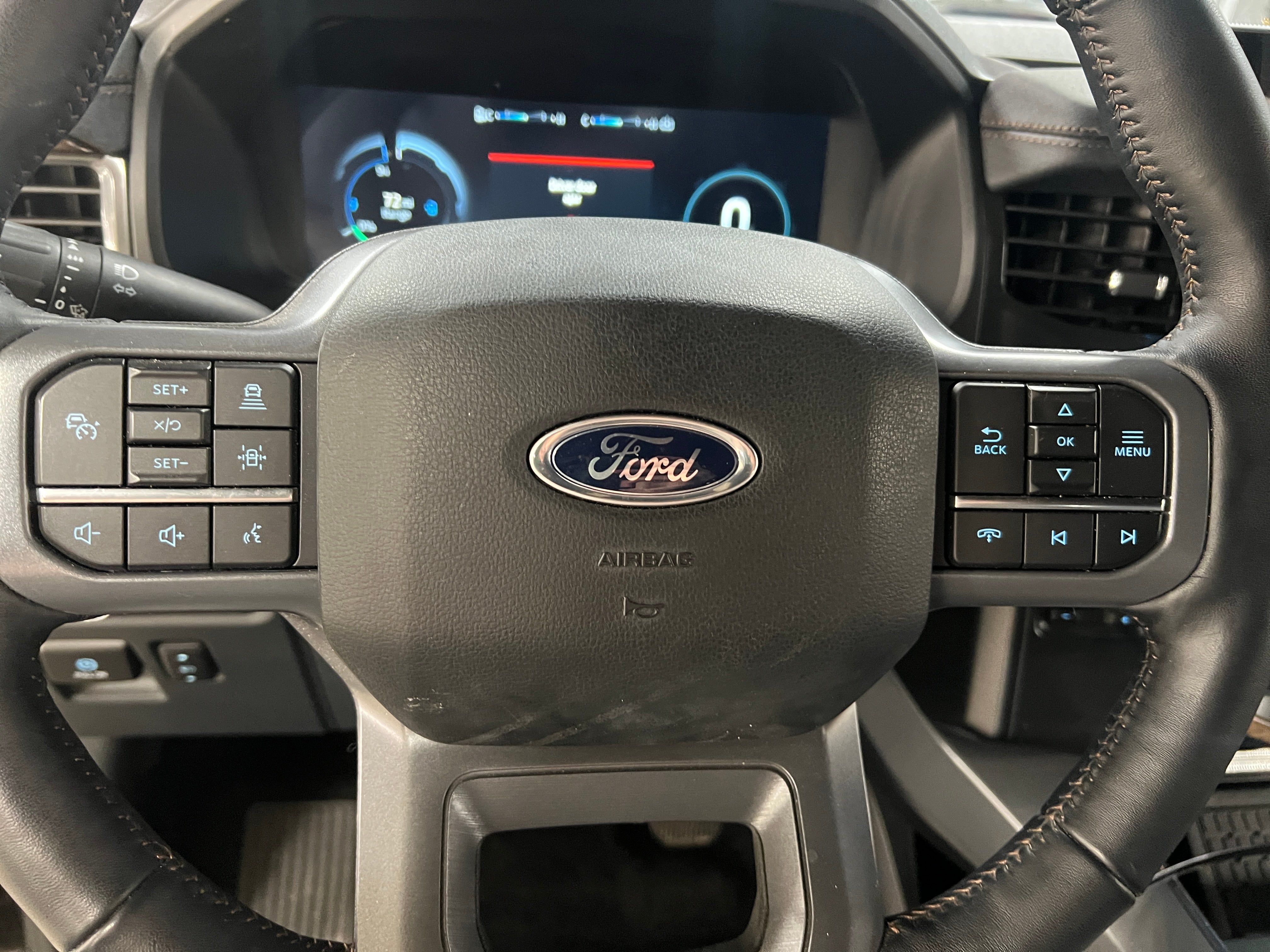 2023 Ford F-150 Lightning Lariat 4