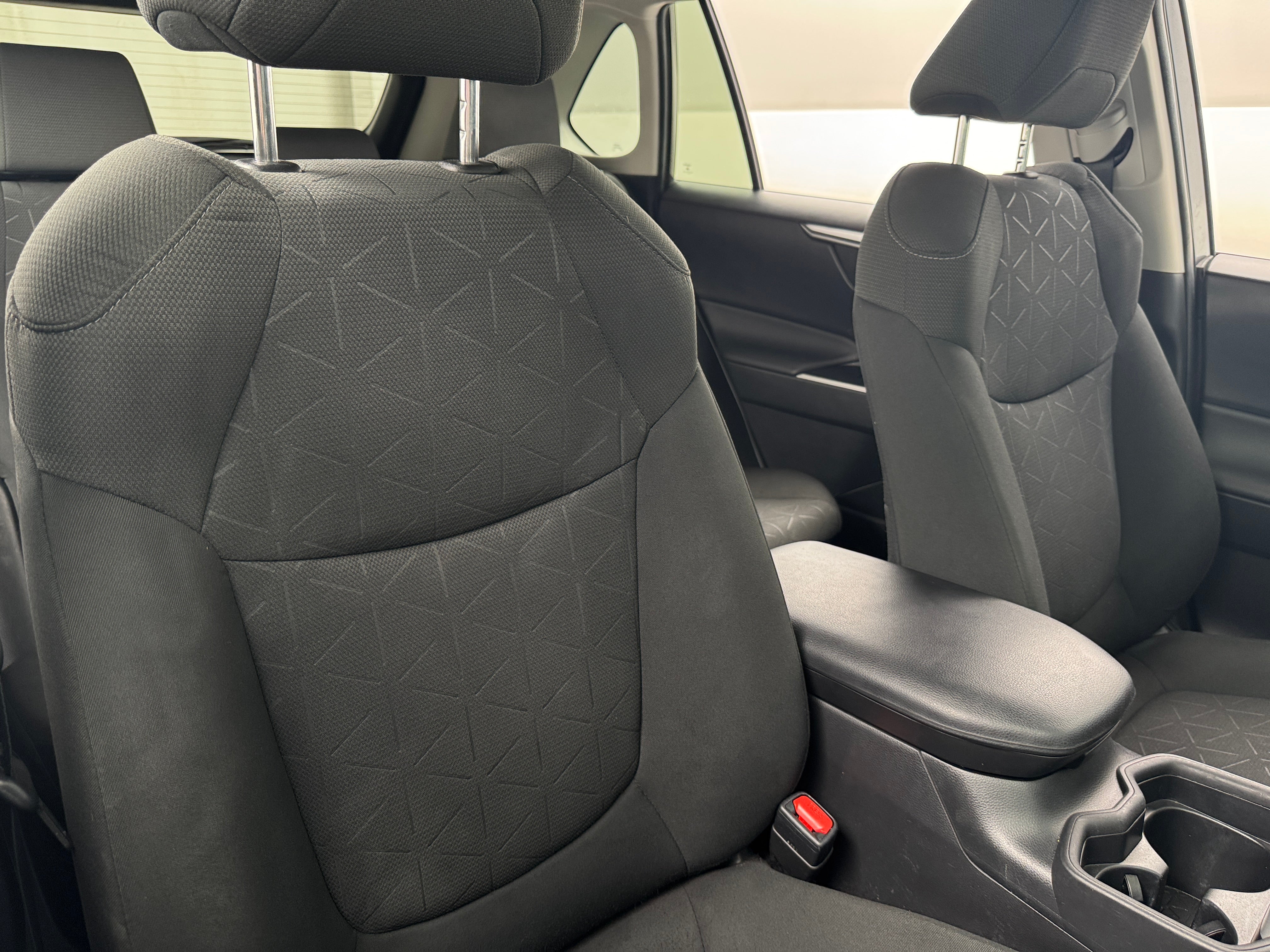 2021 Toyota RAV4 XLE 2