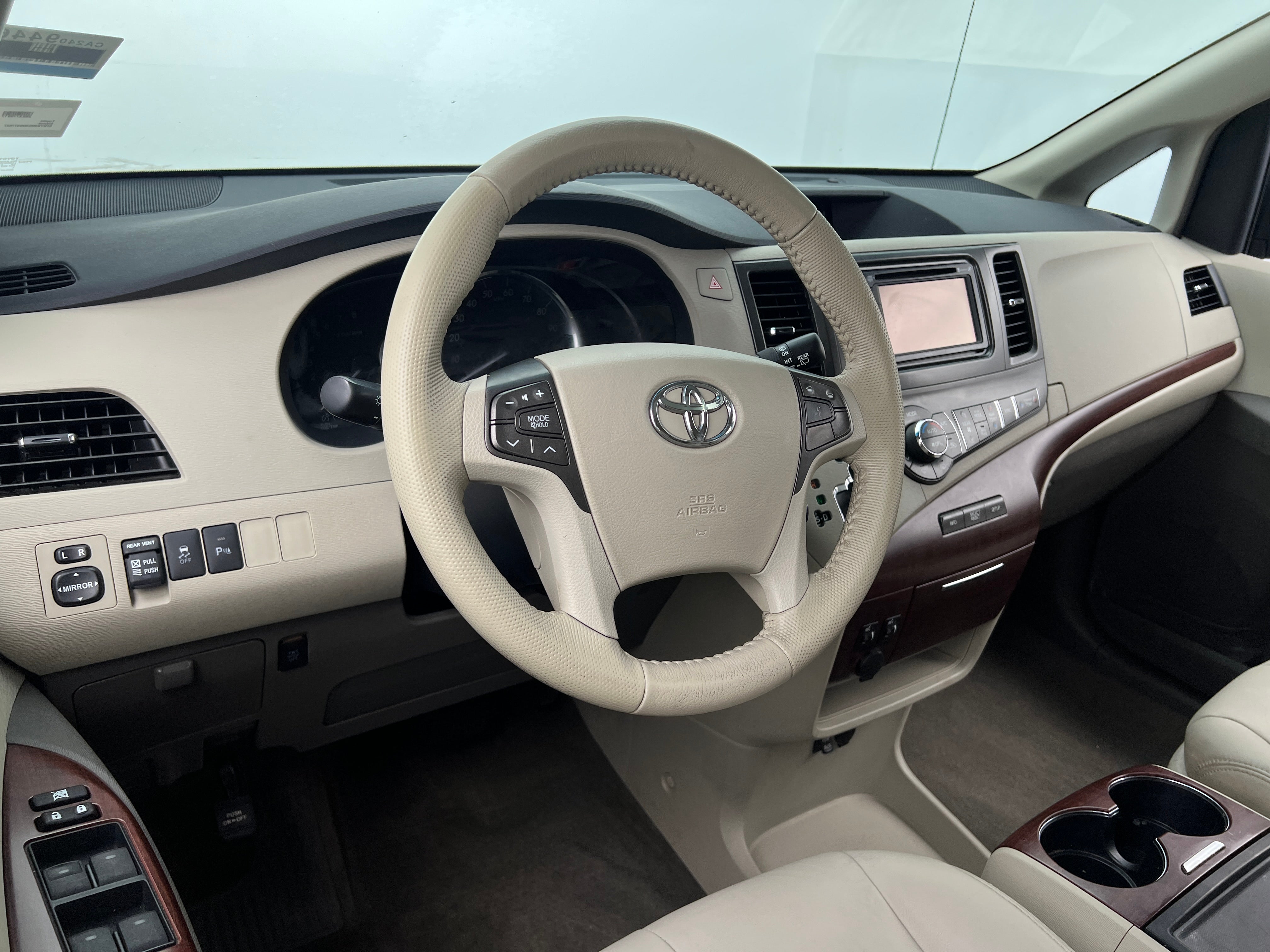 2013 Toyota Sienna XLE 2