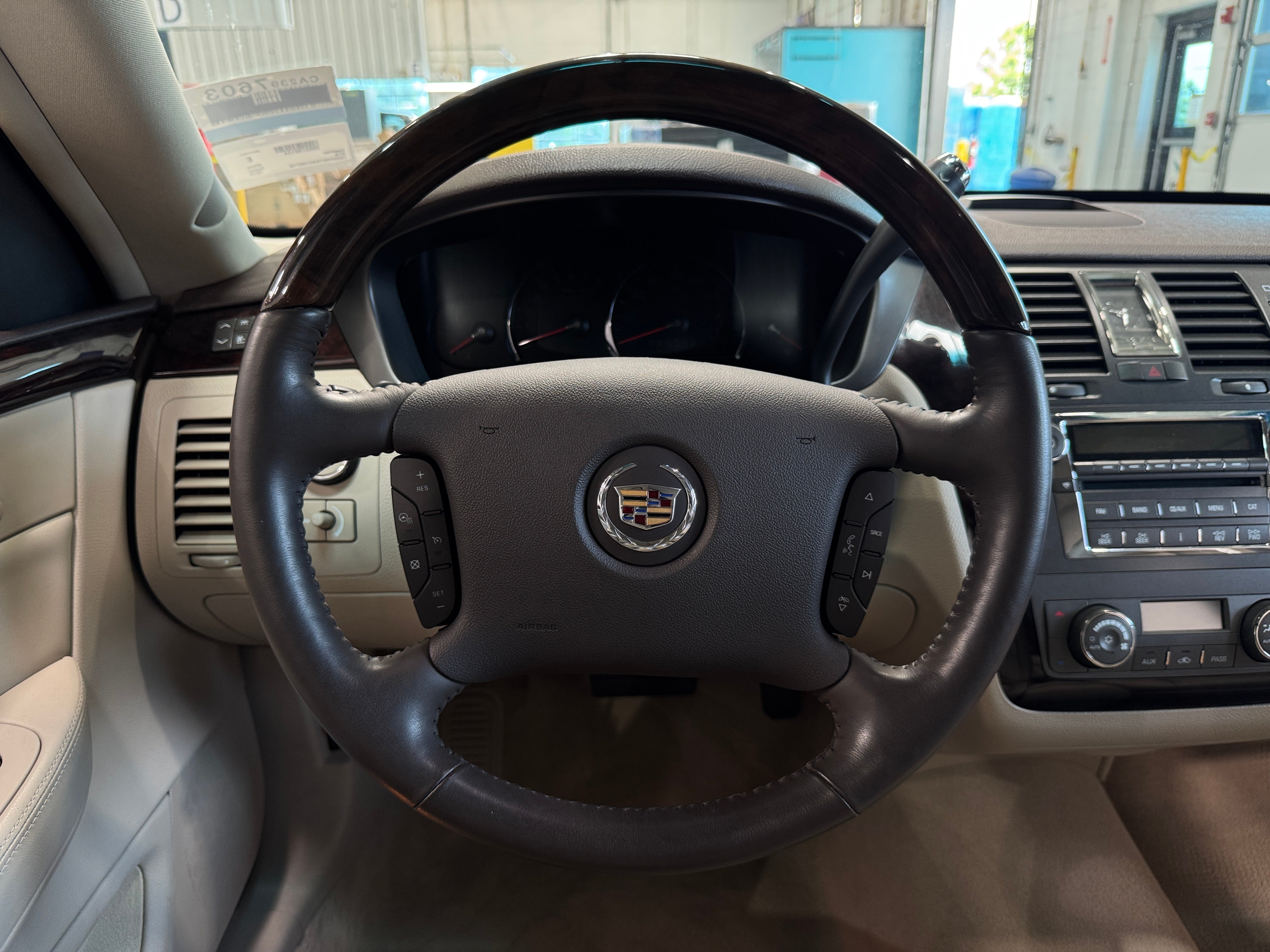 2010 Cadillac DTS Base 4
