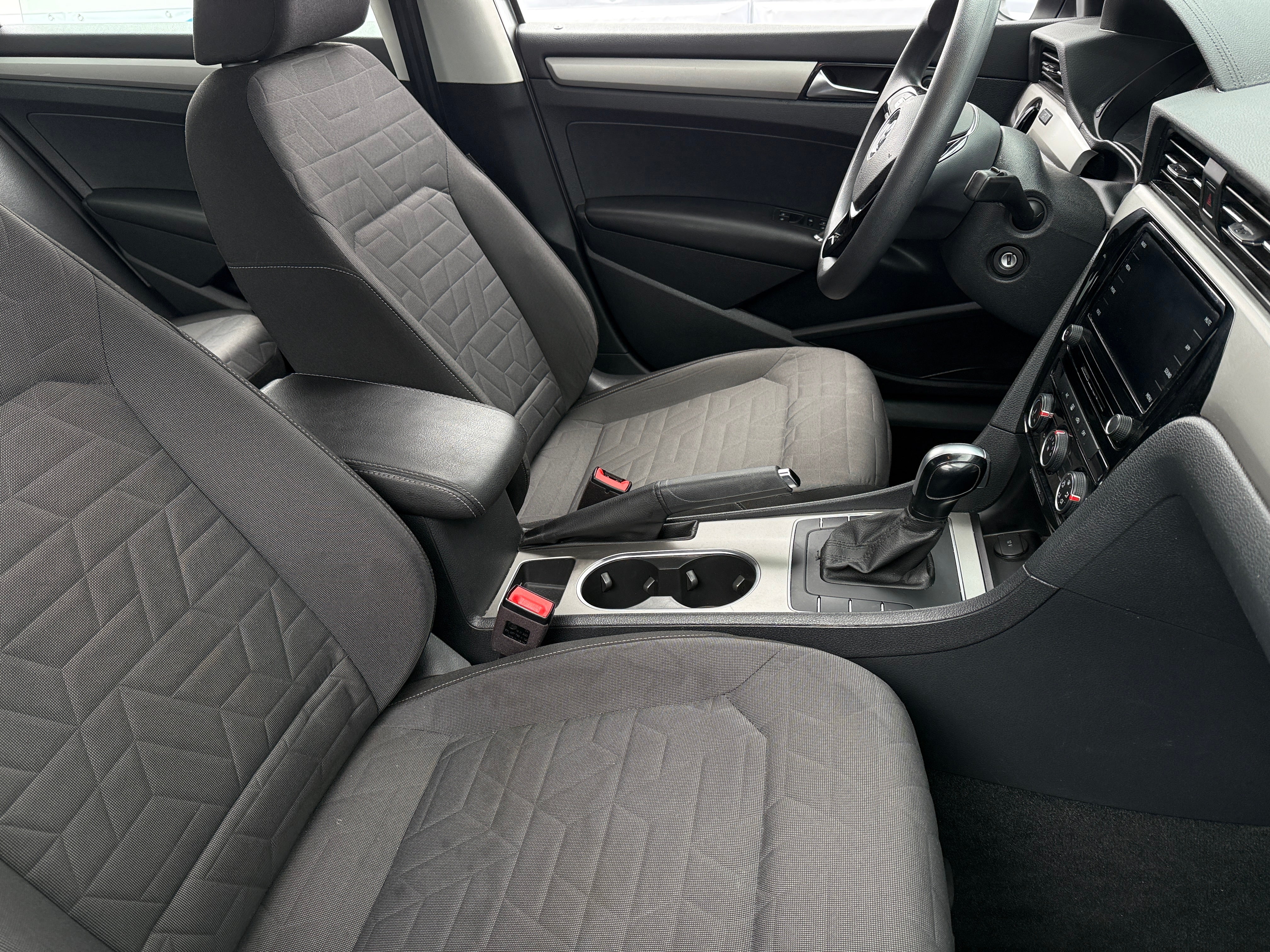 2020 Volkswagen Passat S 2