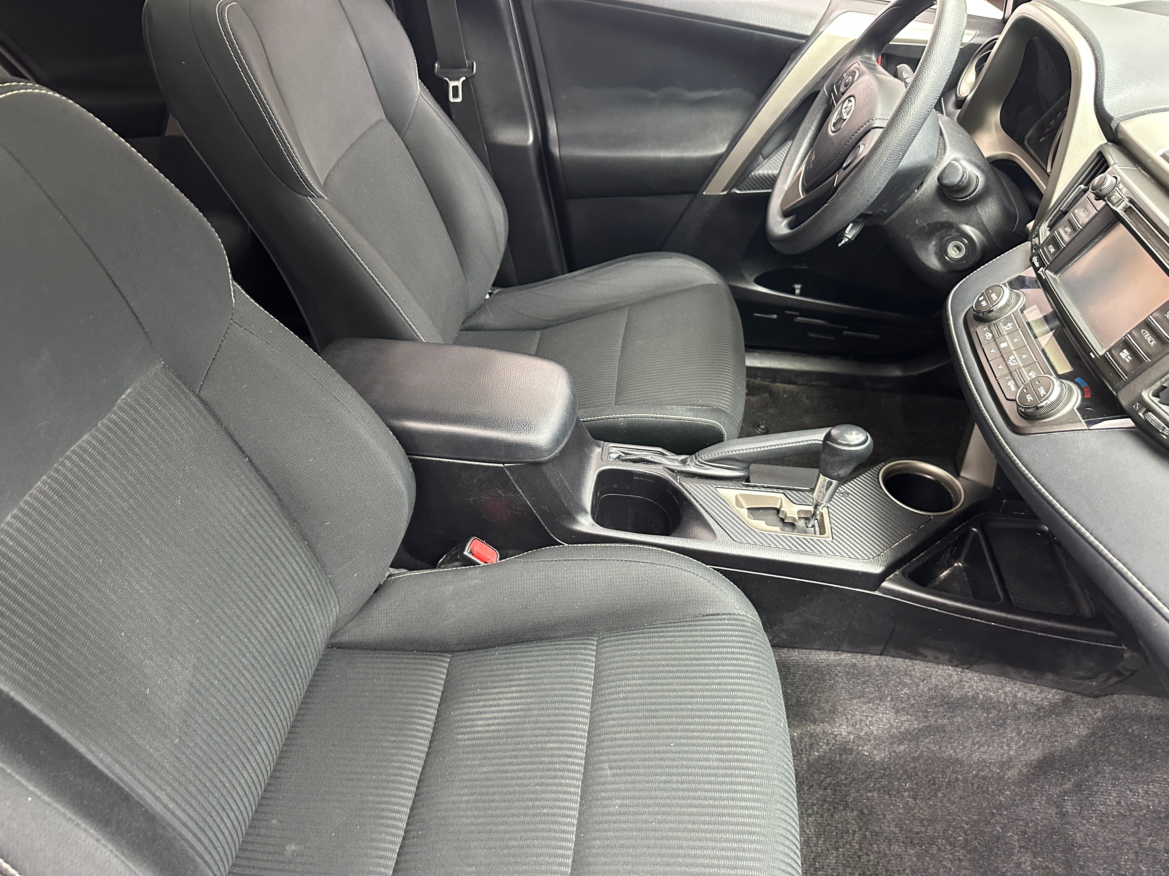2015 Toyota RAV4 XLE 2