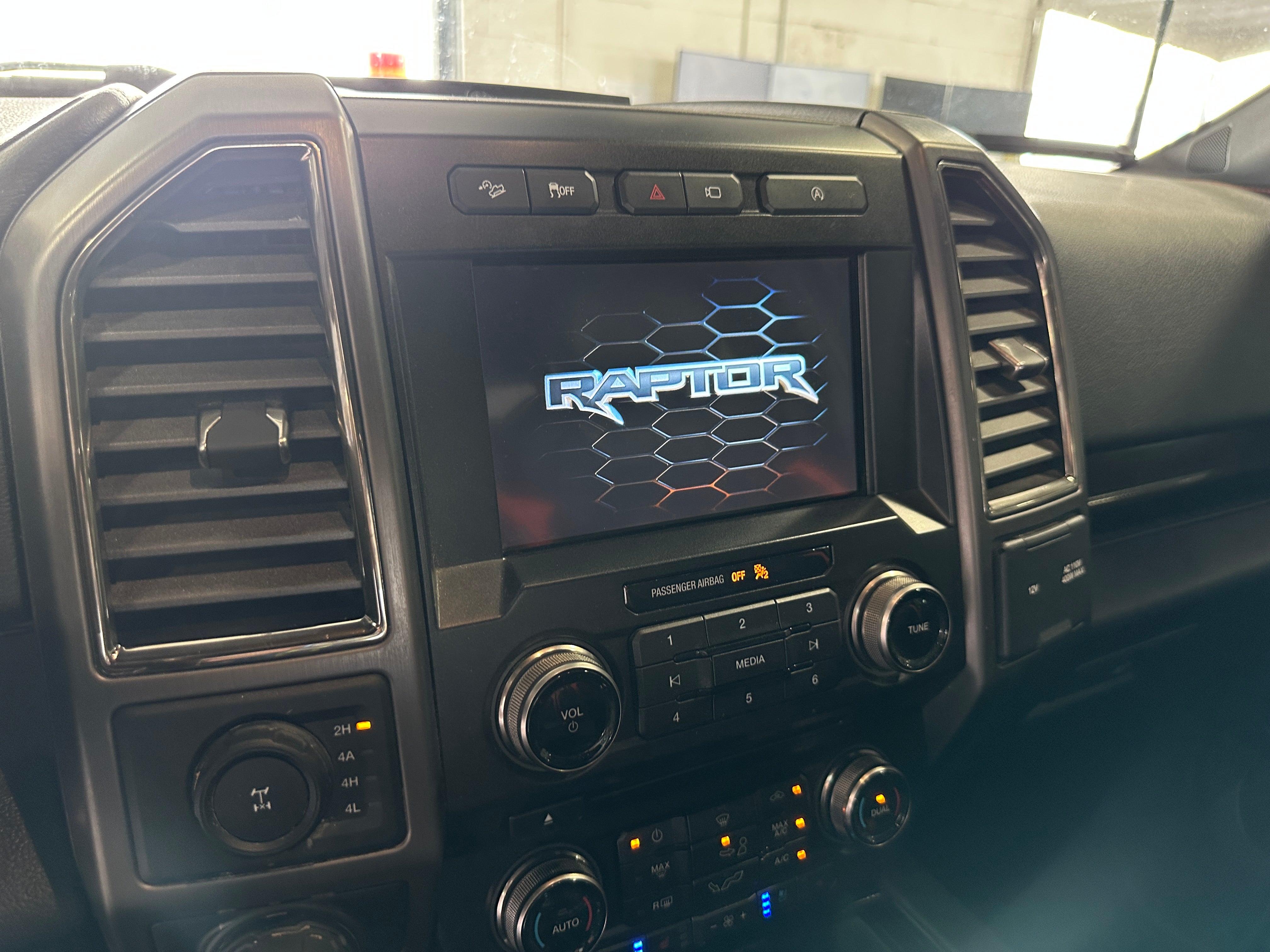 2018 Ford Econoline E-150 4