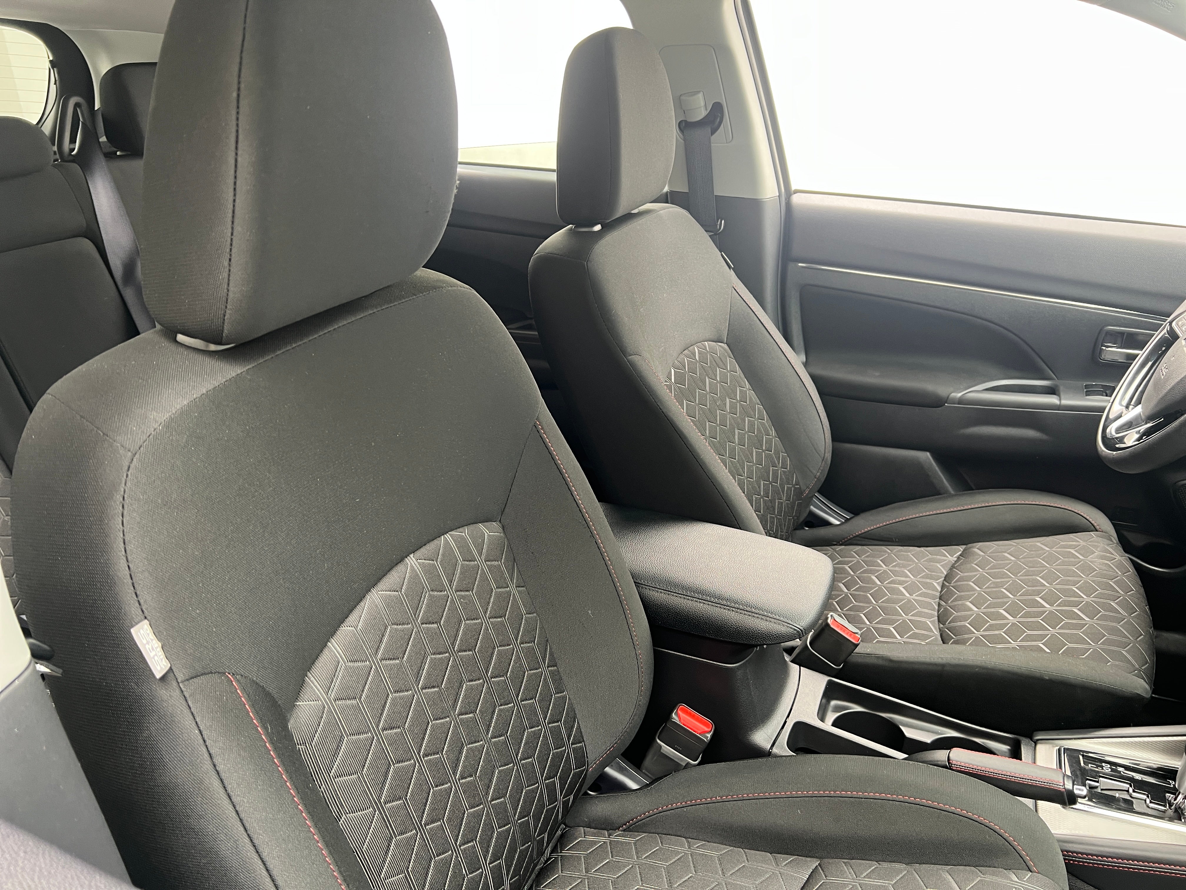 2024 Mitsubishi Outlander Sport LE 2