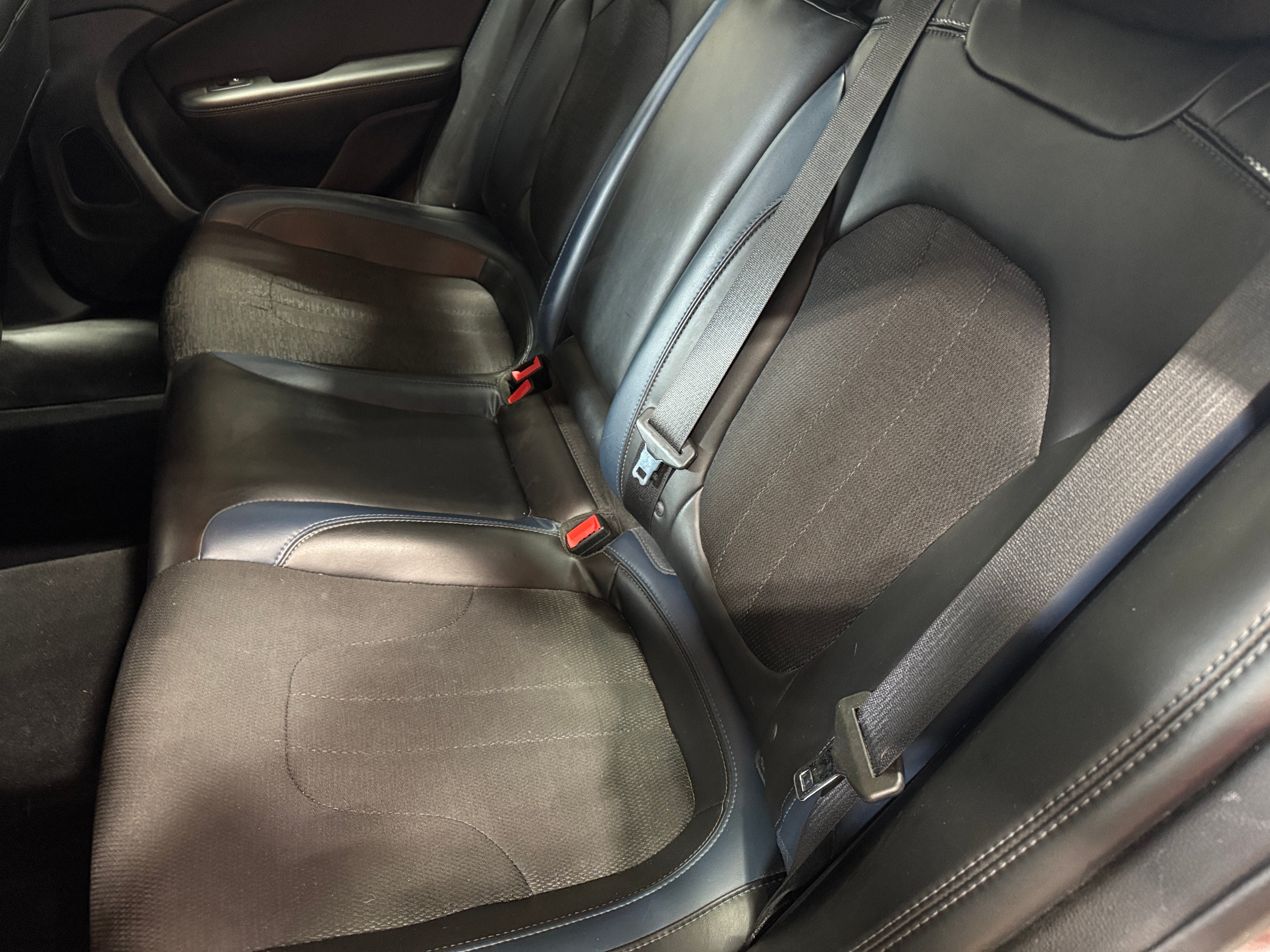 2016 Chrysler 200 S 5