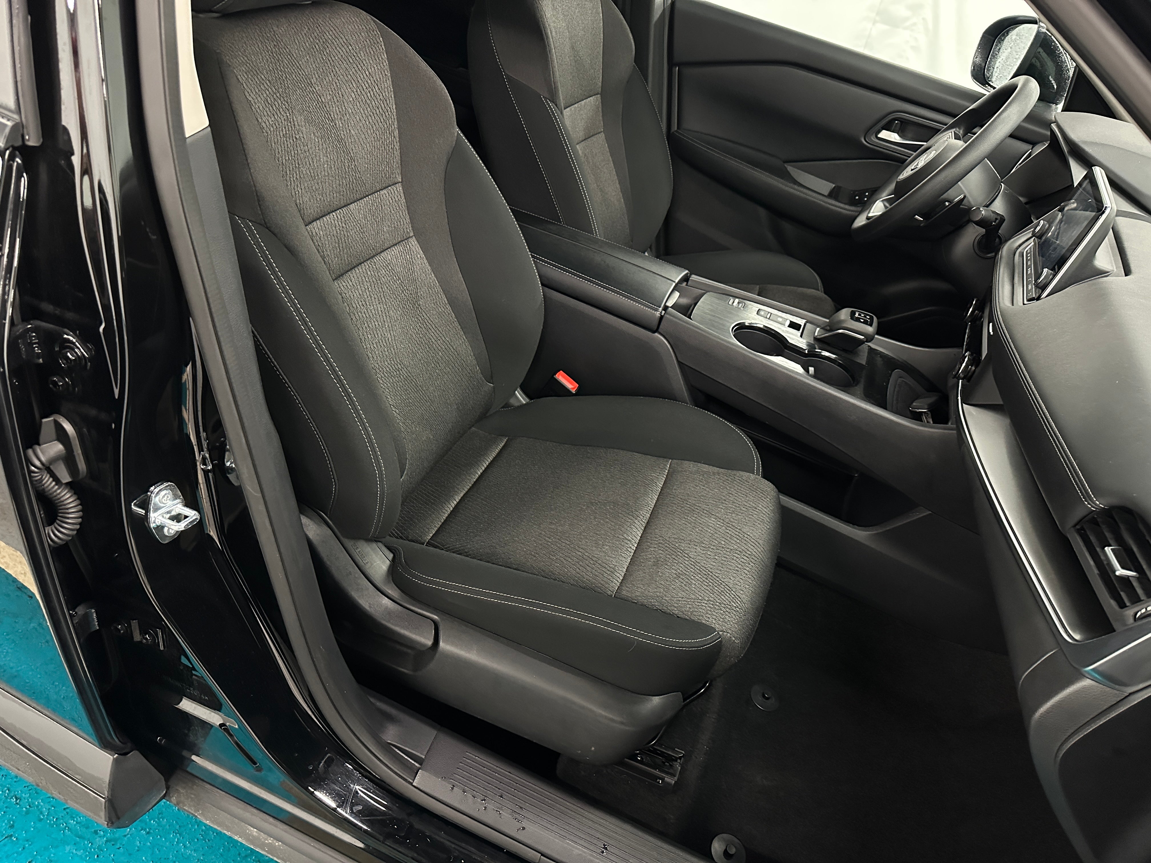 2024 Nissan Rogue SV 2
