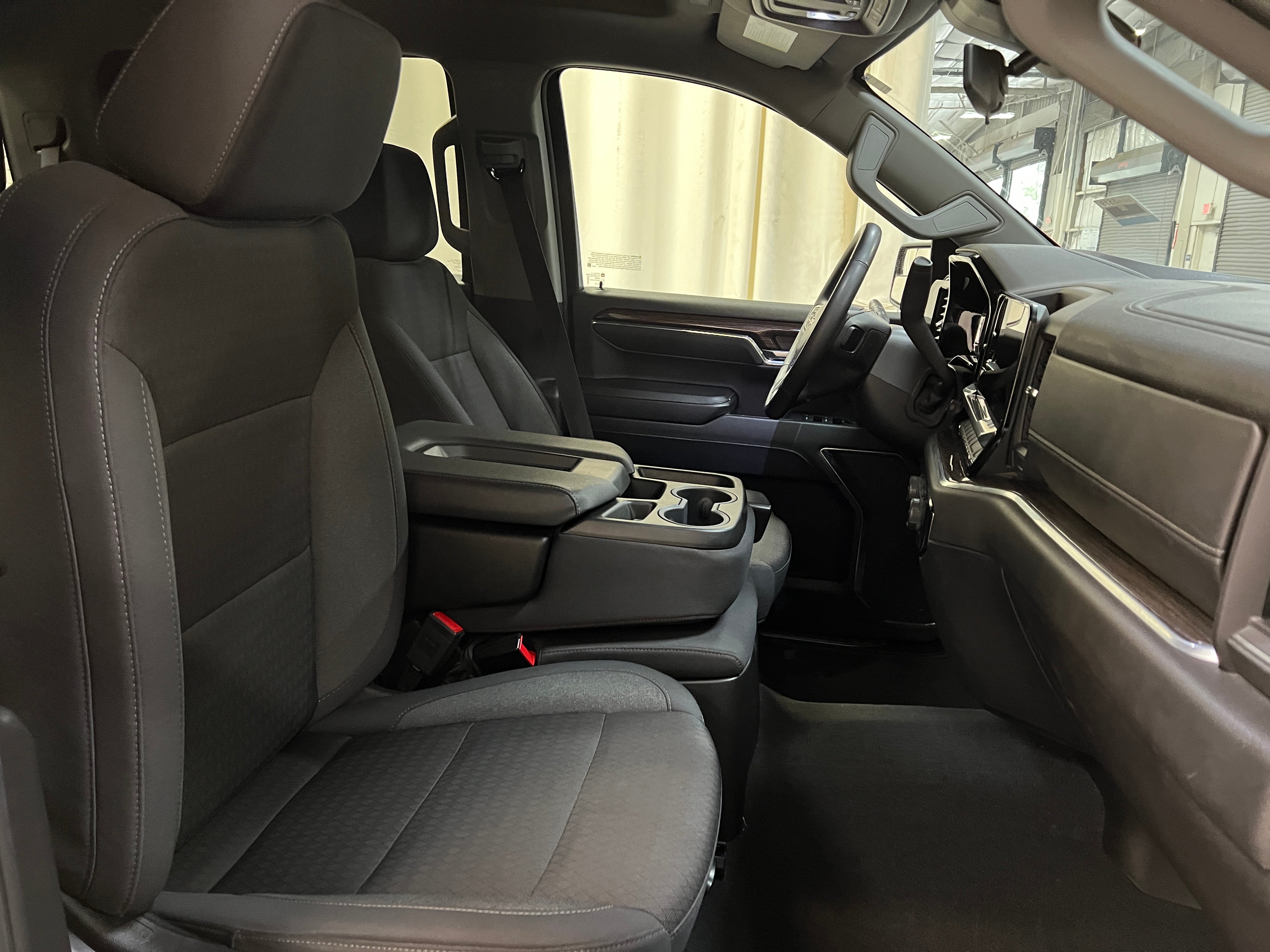 2024 Chevrolet Silverado 1500 LT 2