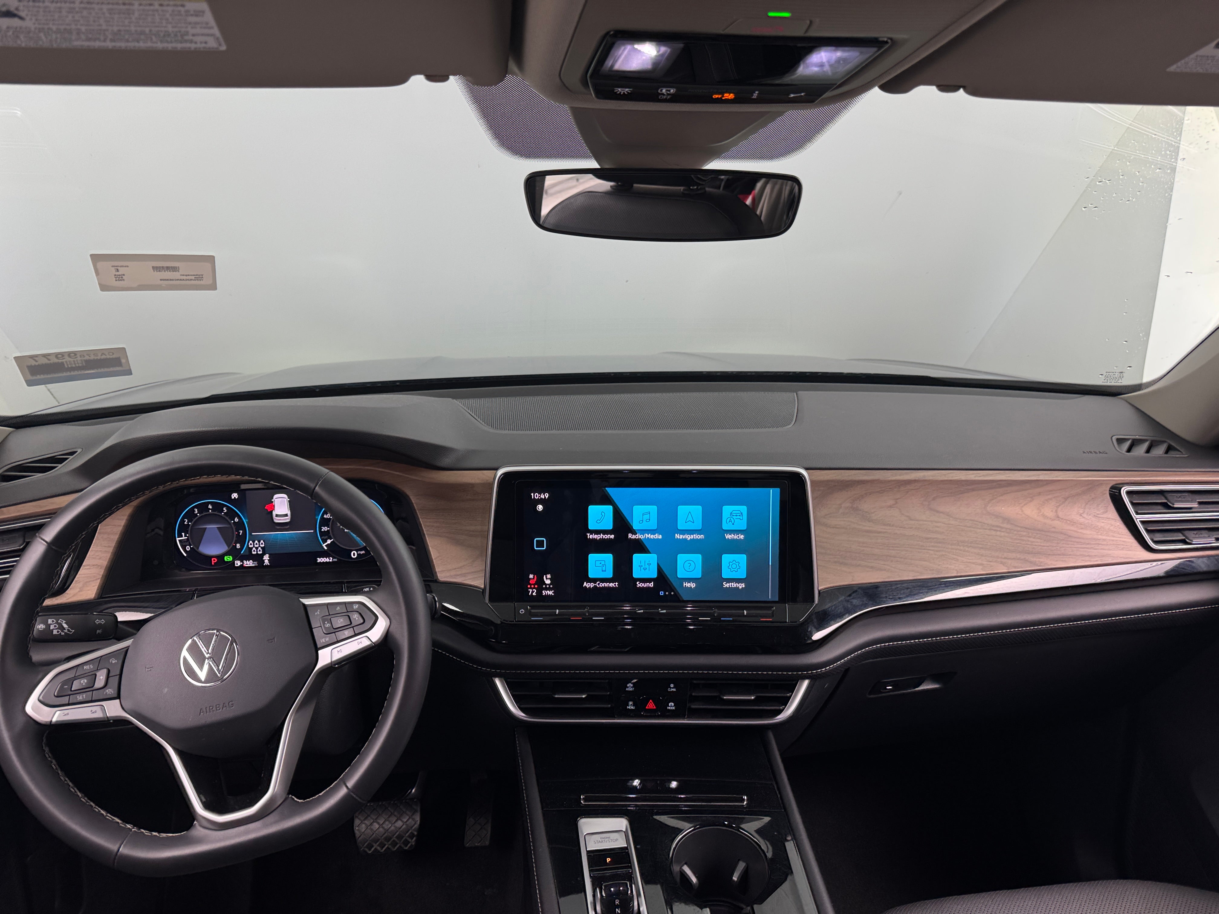 2024 Volkswagen Atlas SE 2