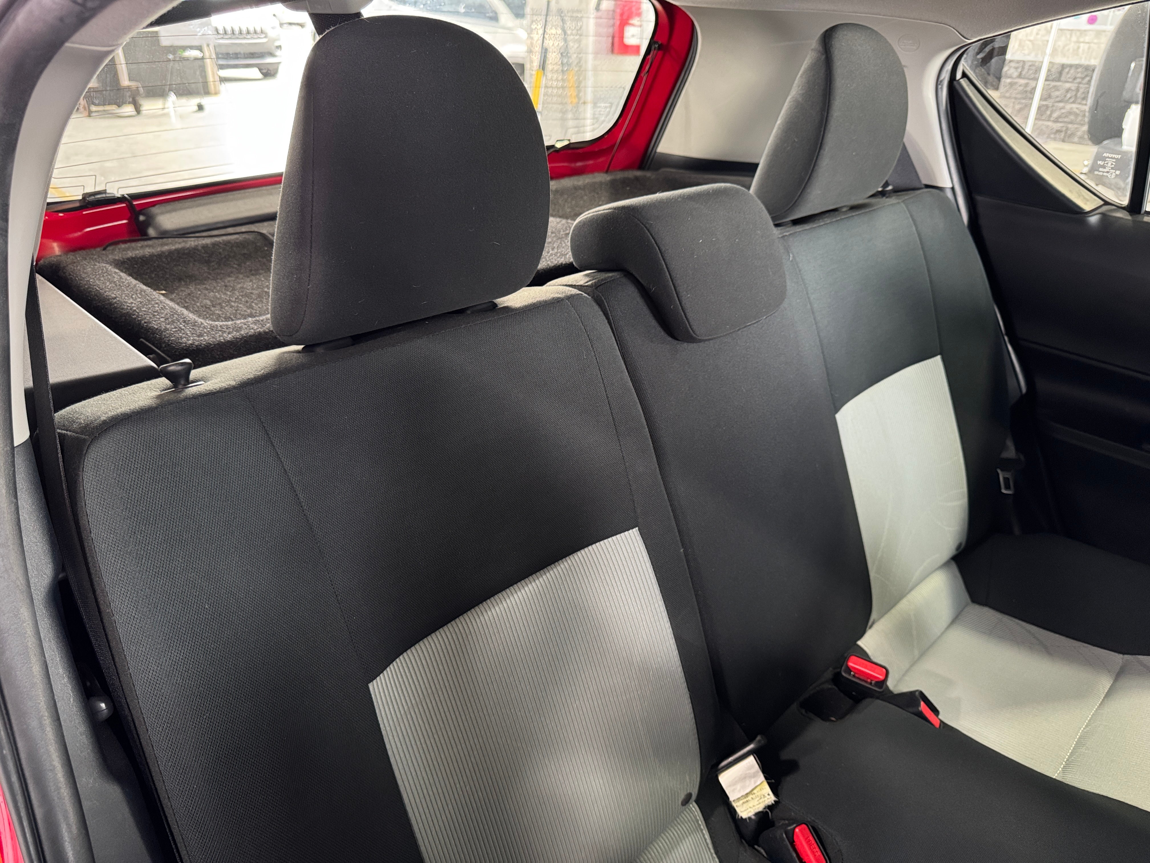 2016 Toyota Prius c Three 6