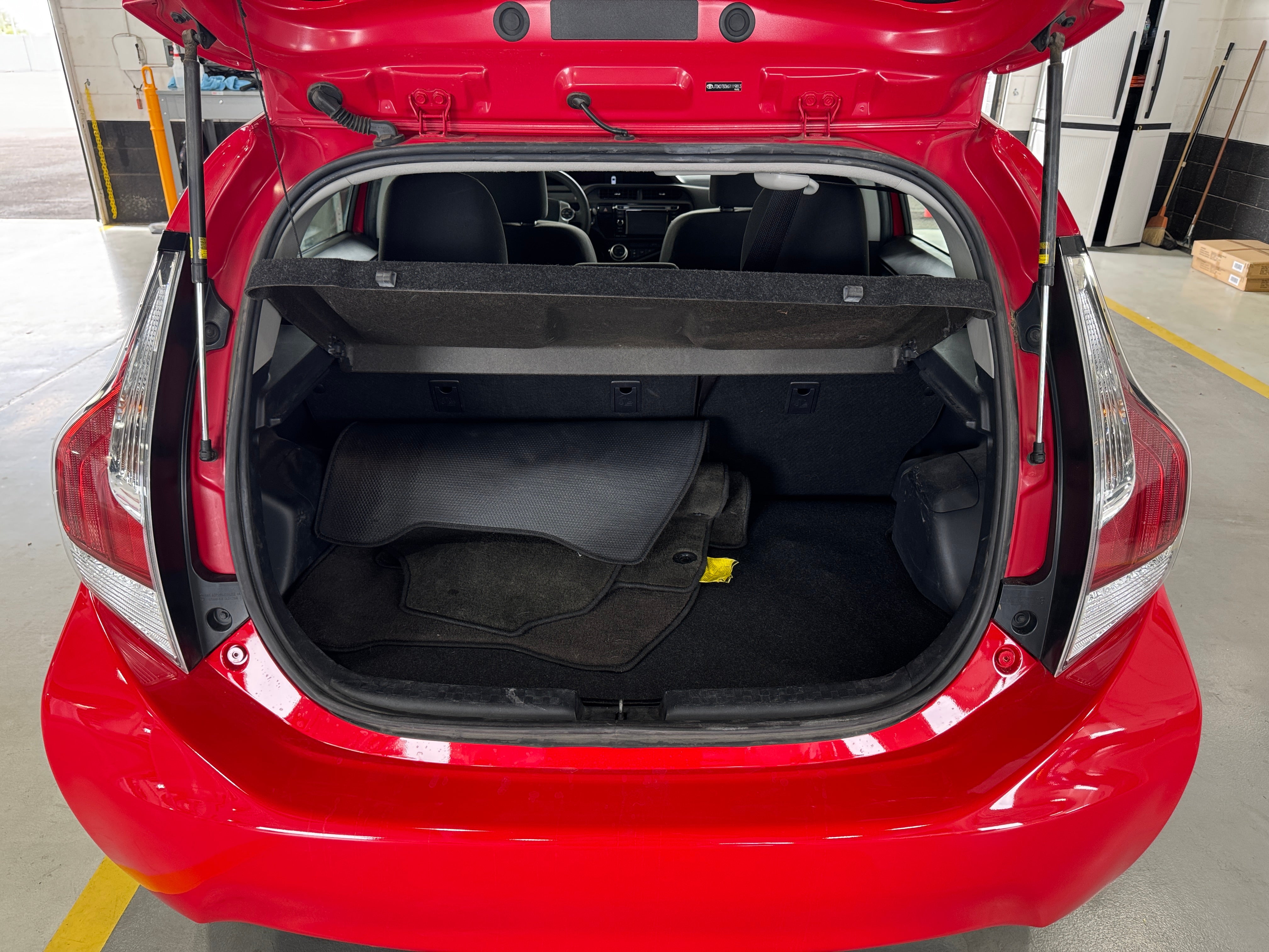 2016 Toyota Prius c Three 7