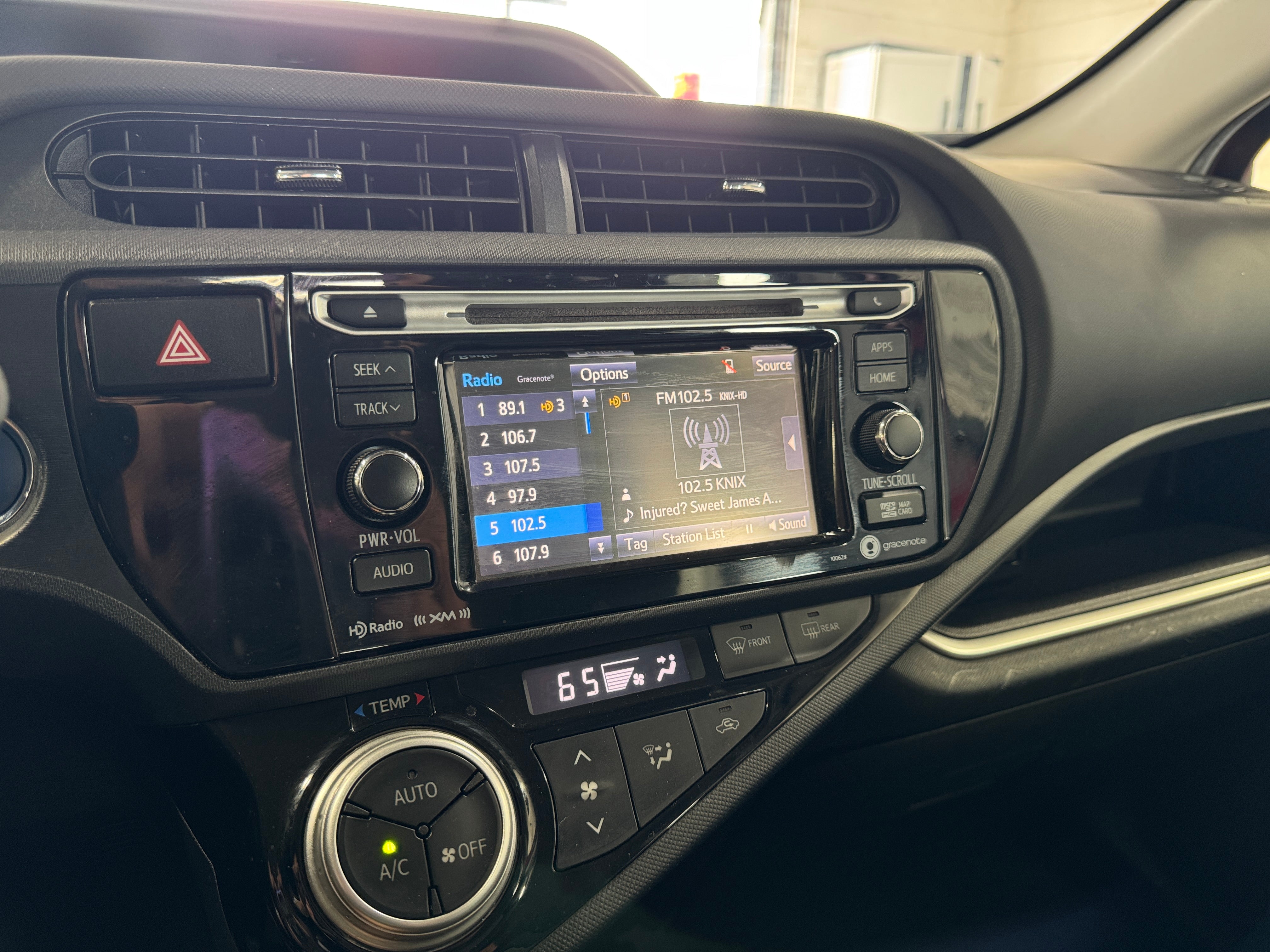 2016 Toyota Prius c Three 4