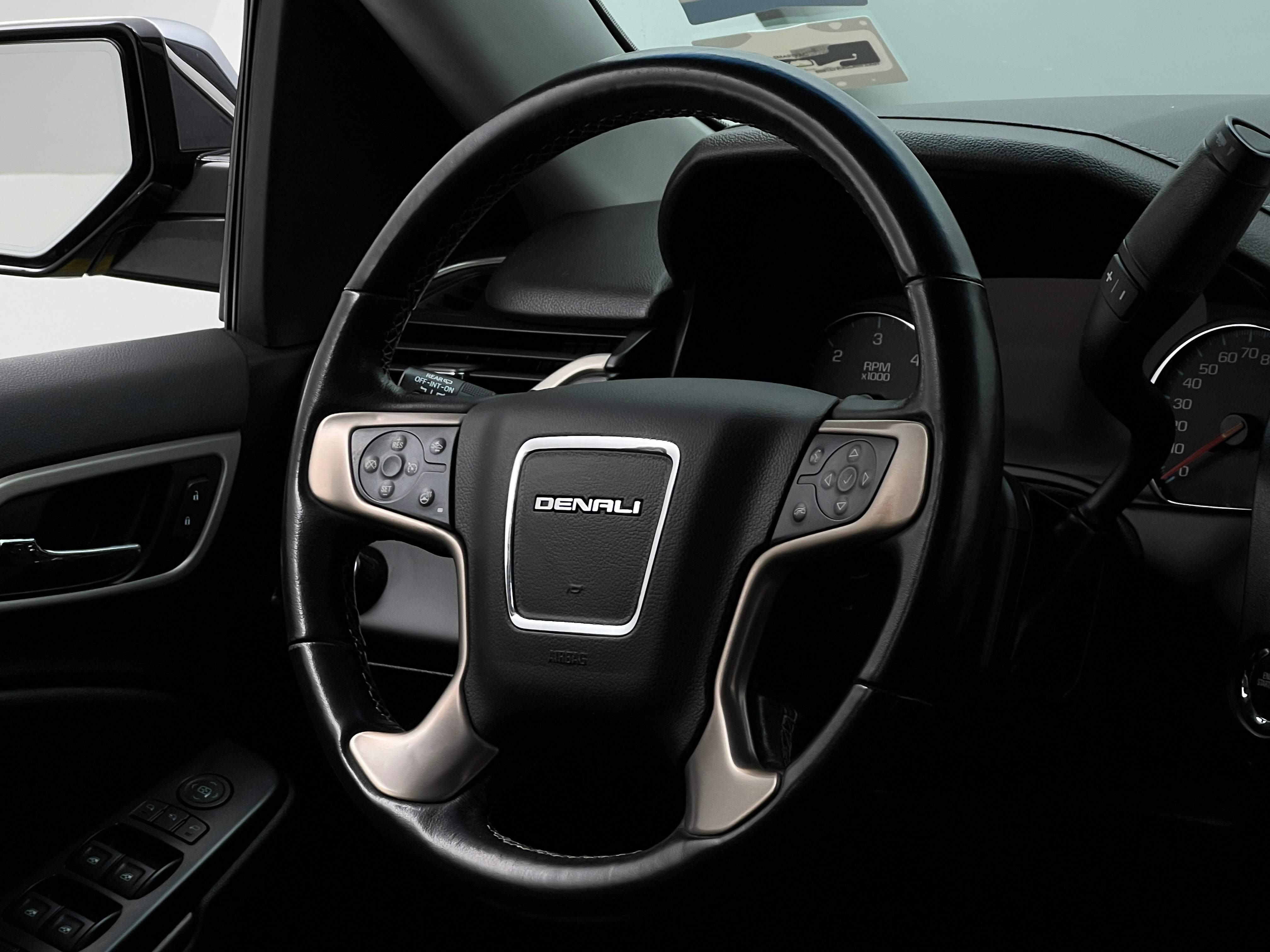 2019 GMC Yukon XL Denali 4