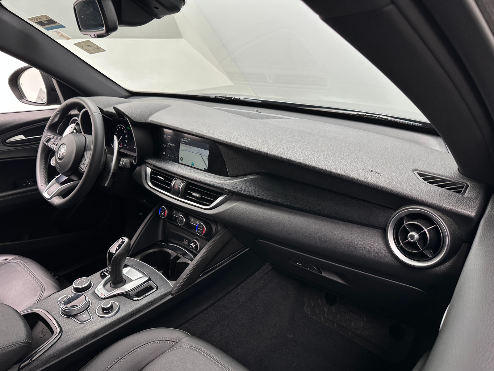 Thumbnail: 2024 Alfa Romeo Stelvio - 2