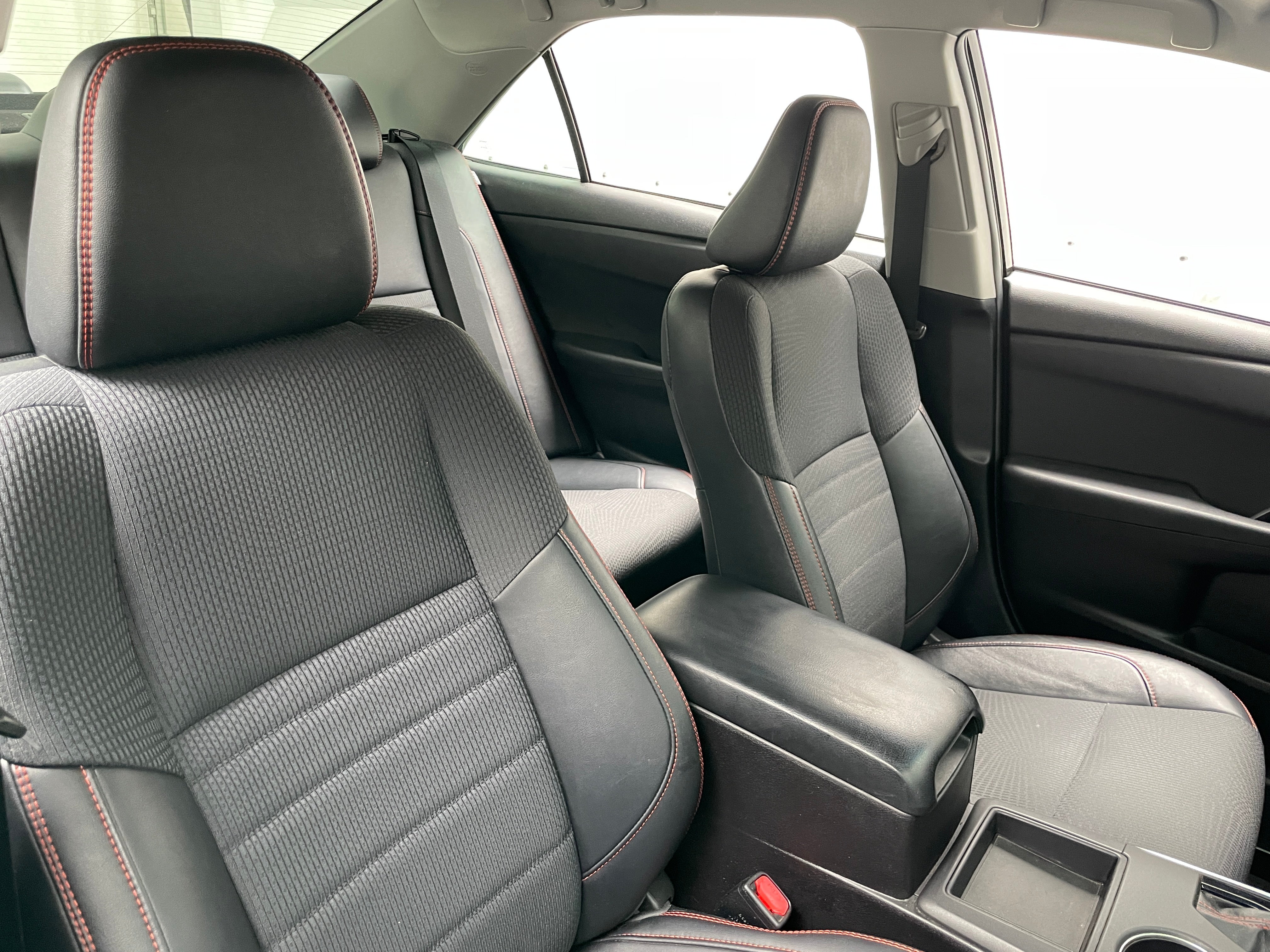 2017 Toyota Camry SE 2