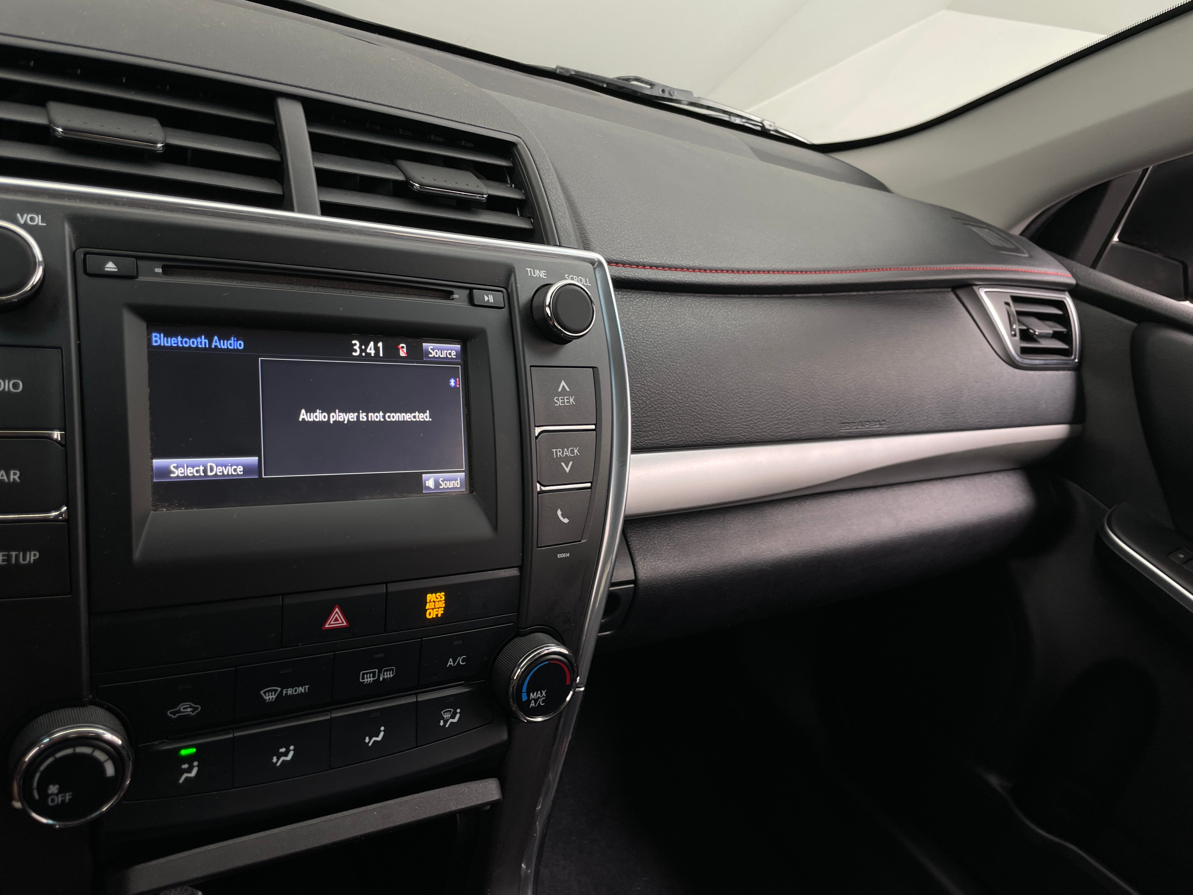 2017 Toyota Camry SE 4