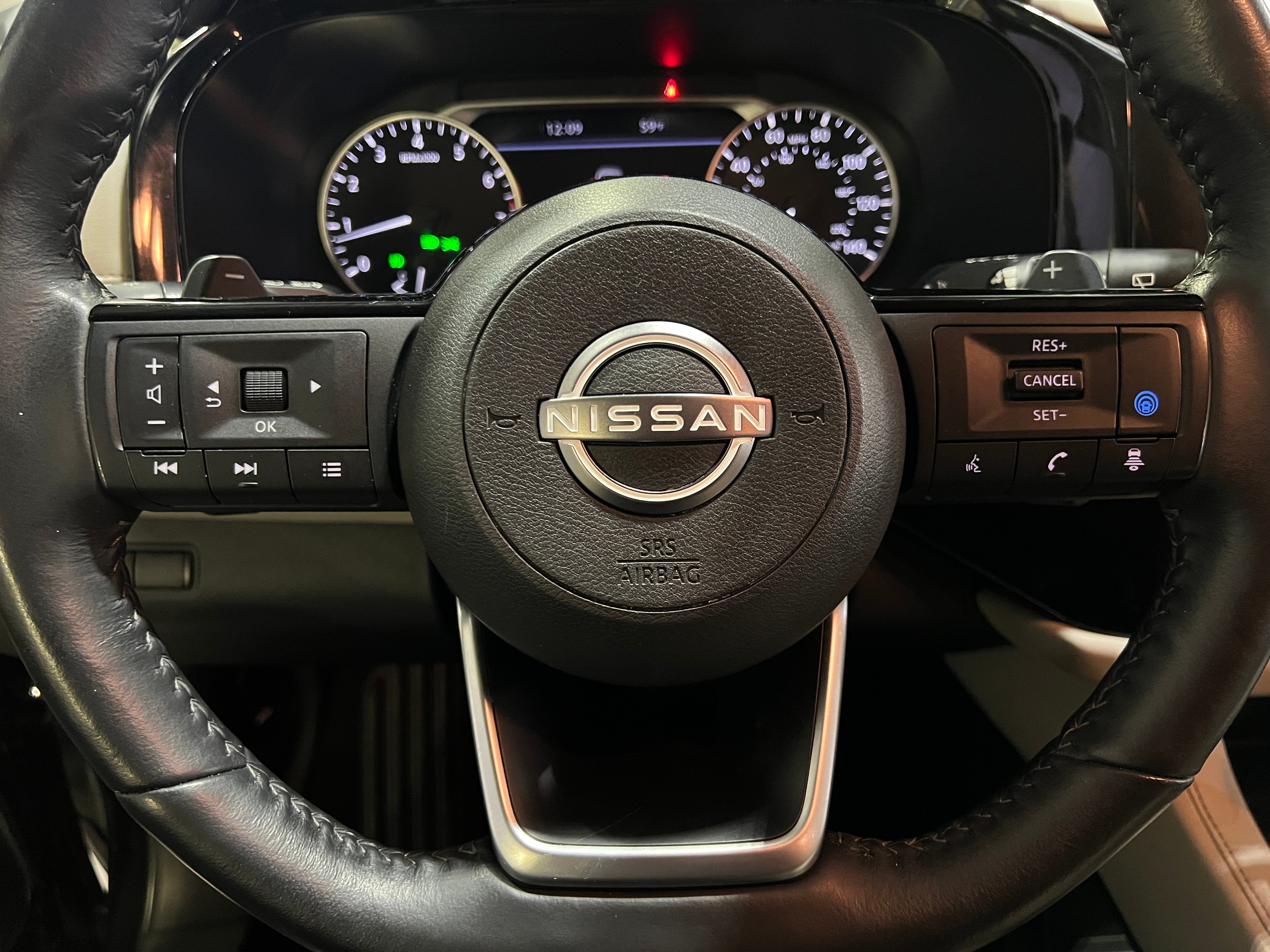 2022 Nissan Pathfinder SL 4