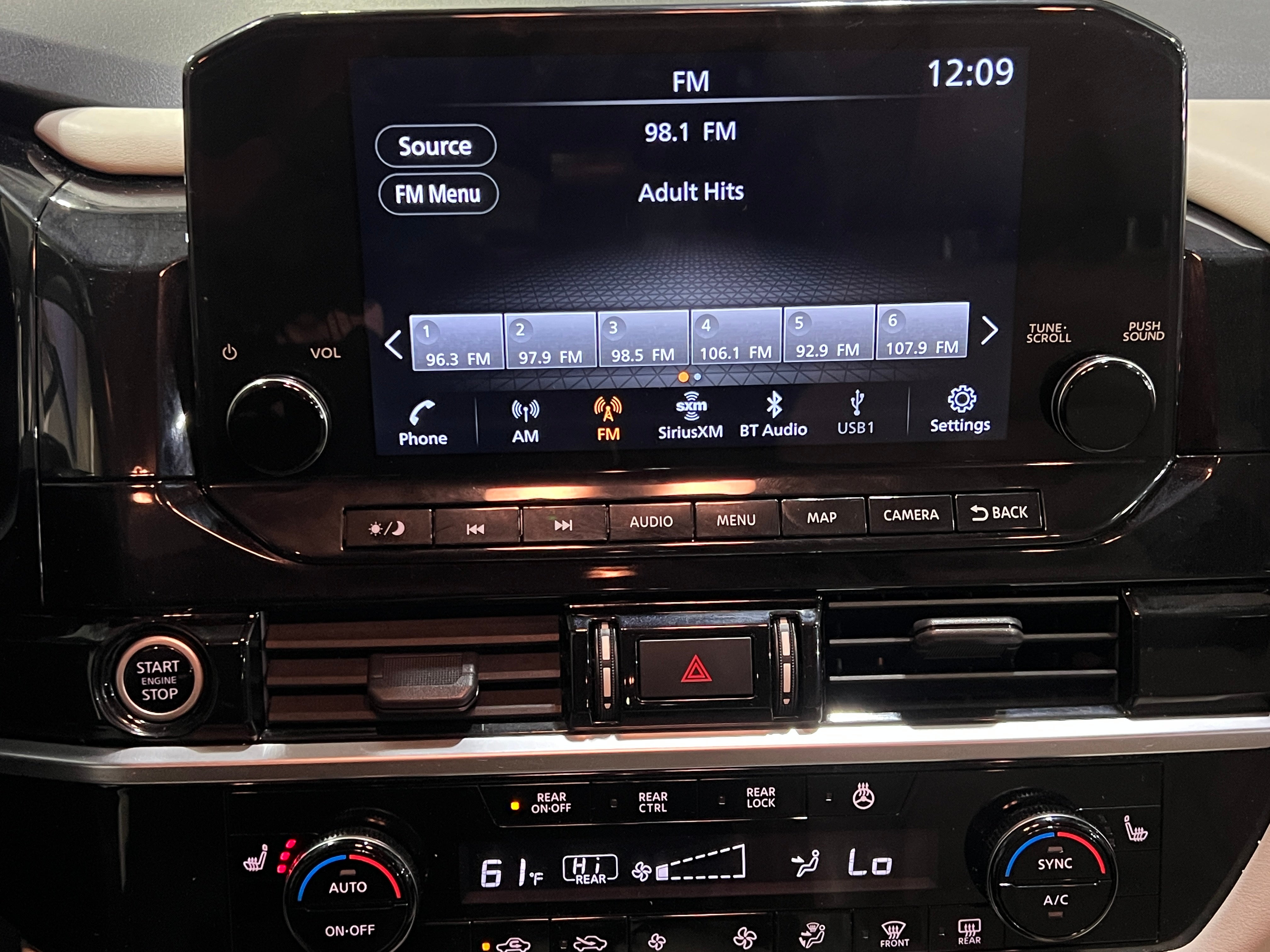 2022 Nissan Pathfinder SL 3