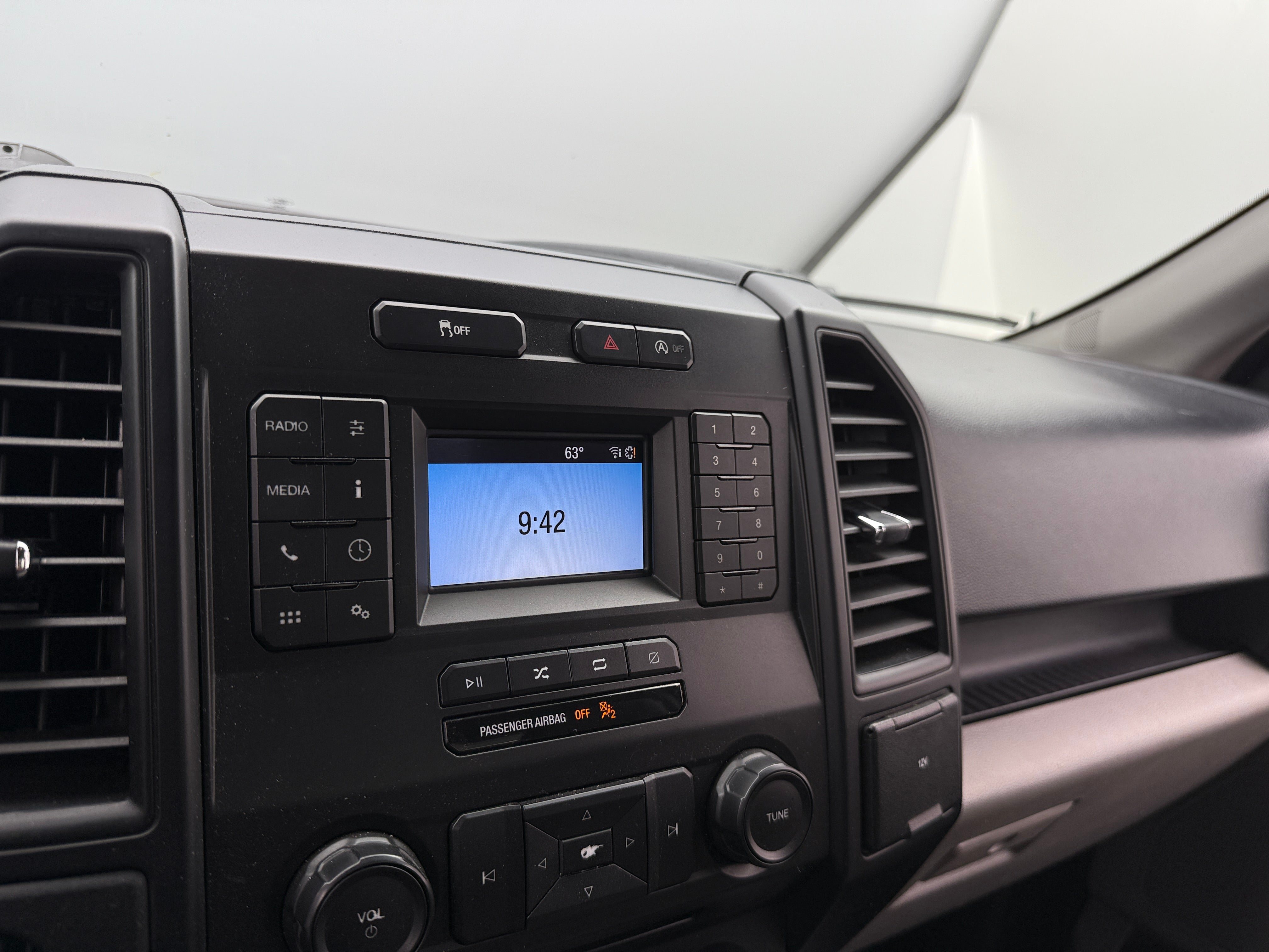 2018 Ford Econoline E-150 4