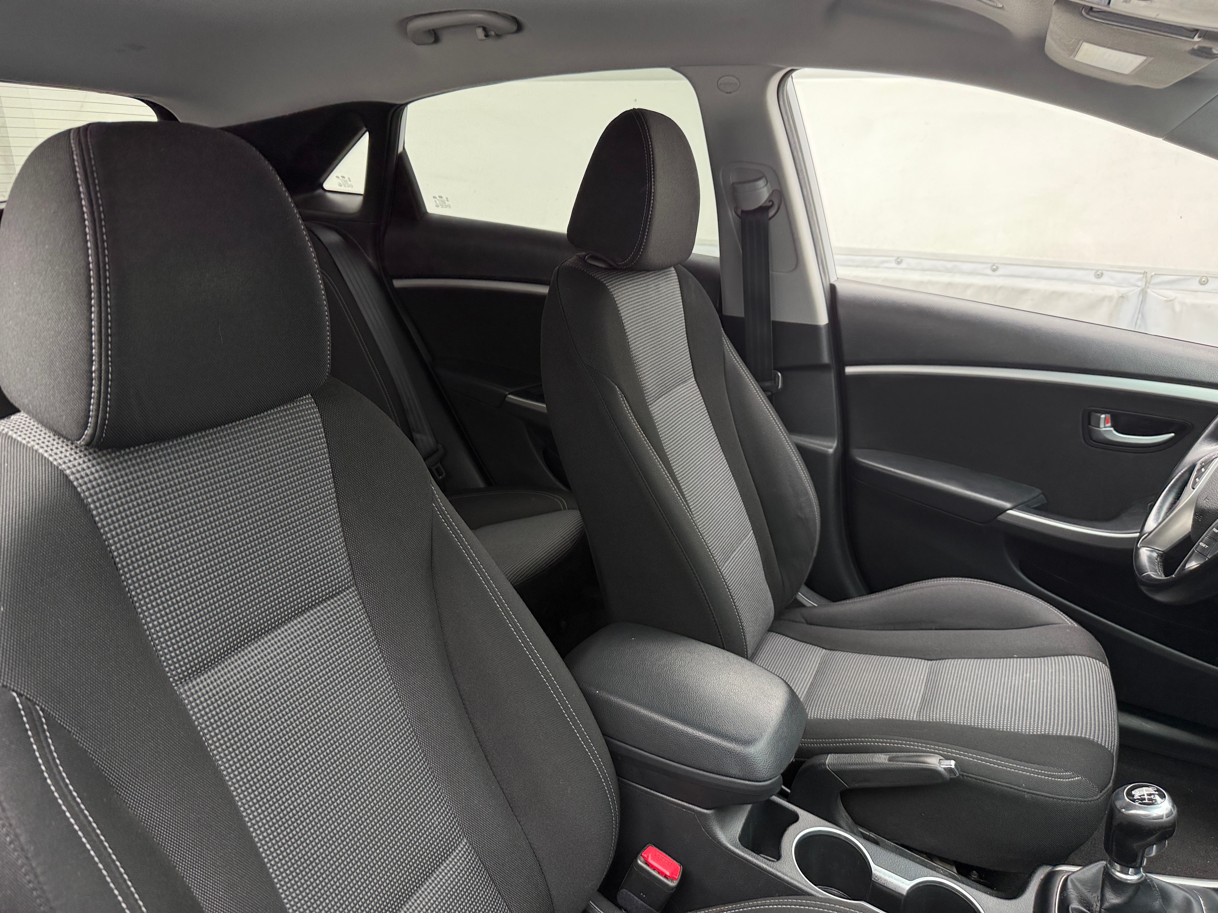 2016 Hyundai Elantra Base 2