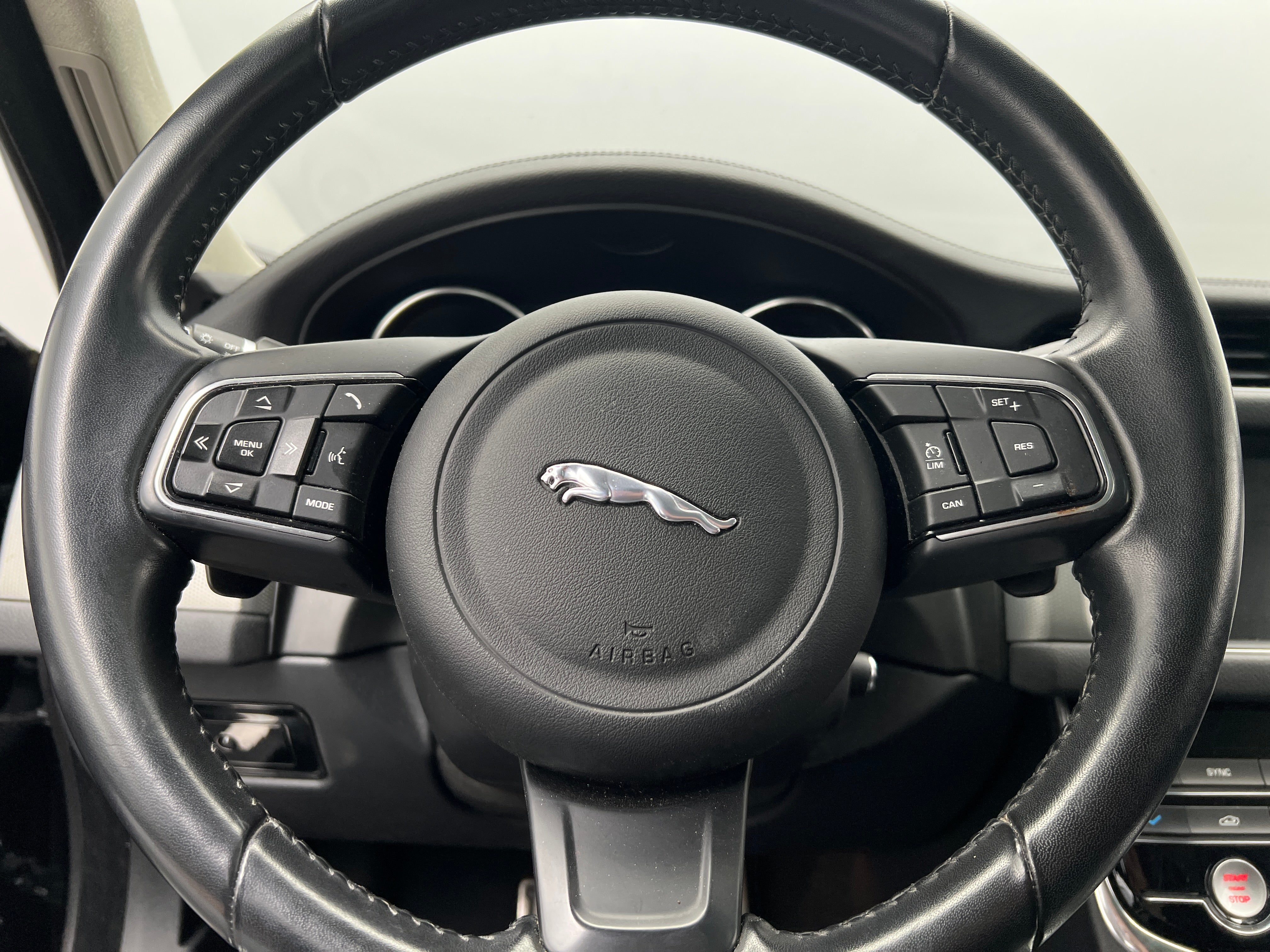 2019 Jaguar XF Premium 4