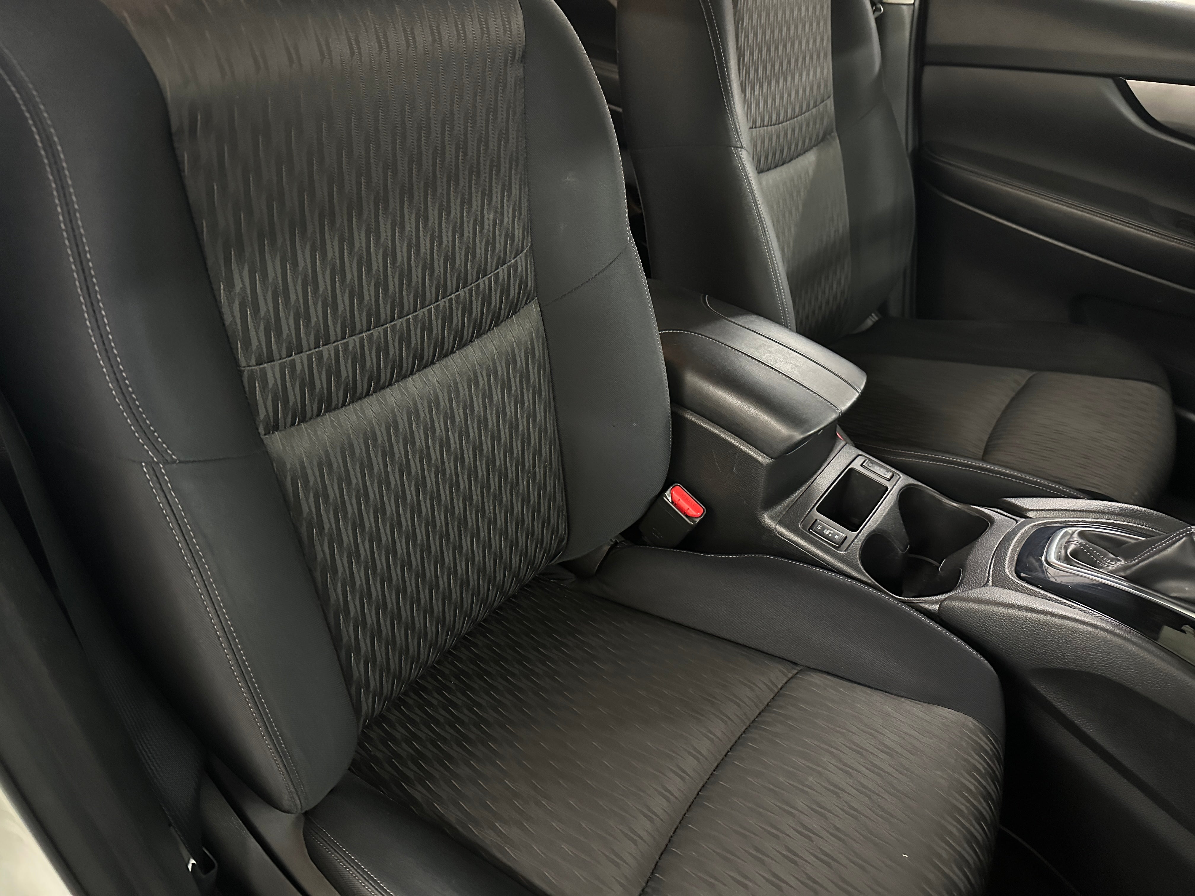 2017 Nissan Rogue SV 2