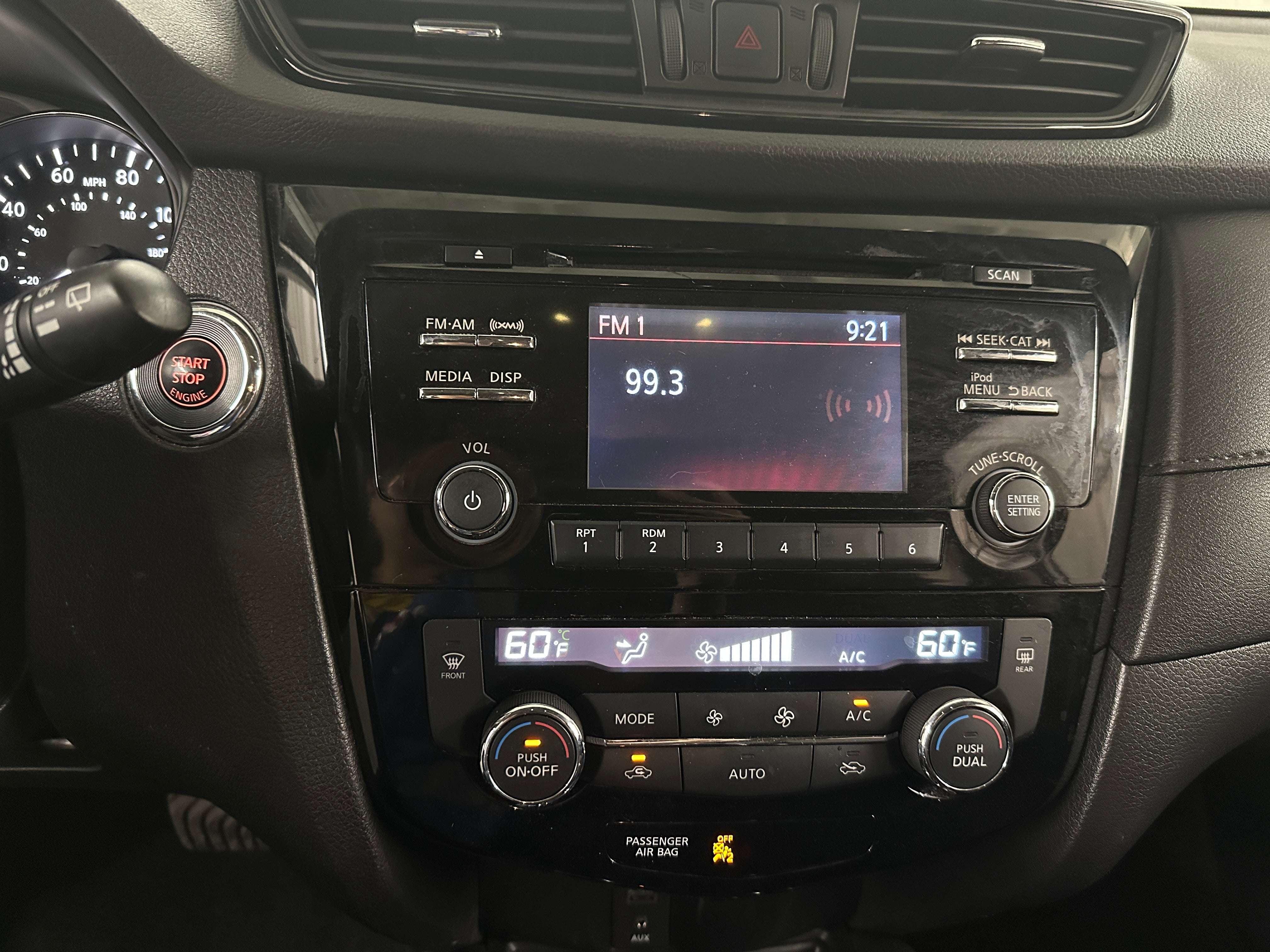2017 Nissan Rogue SV 4