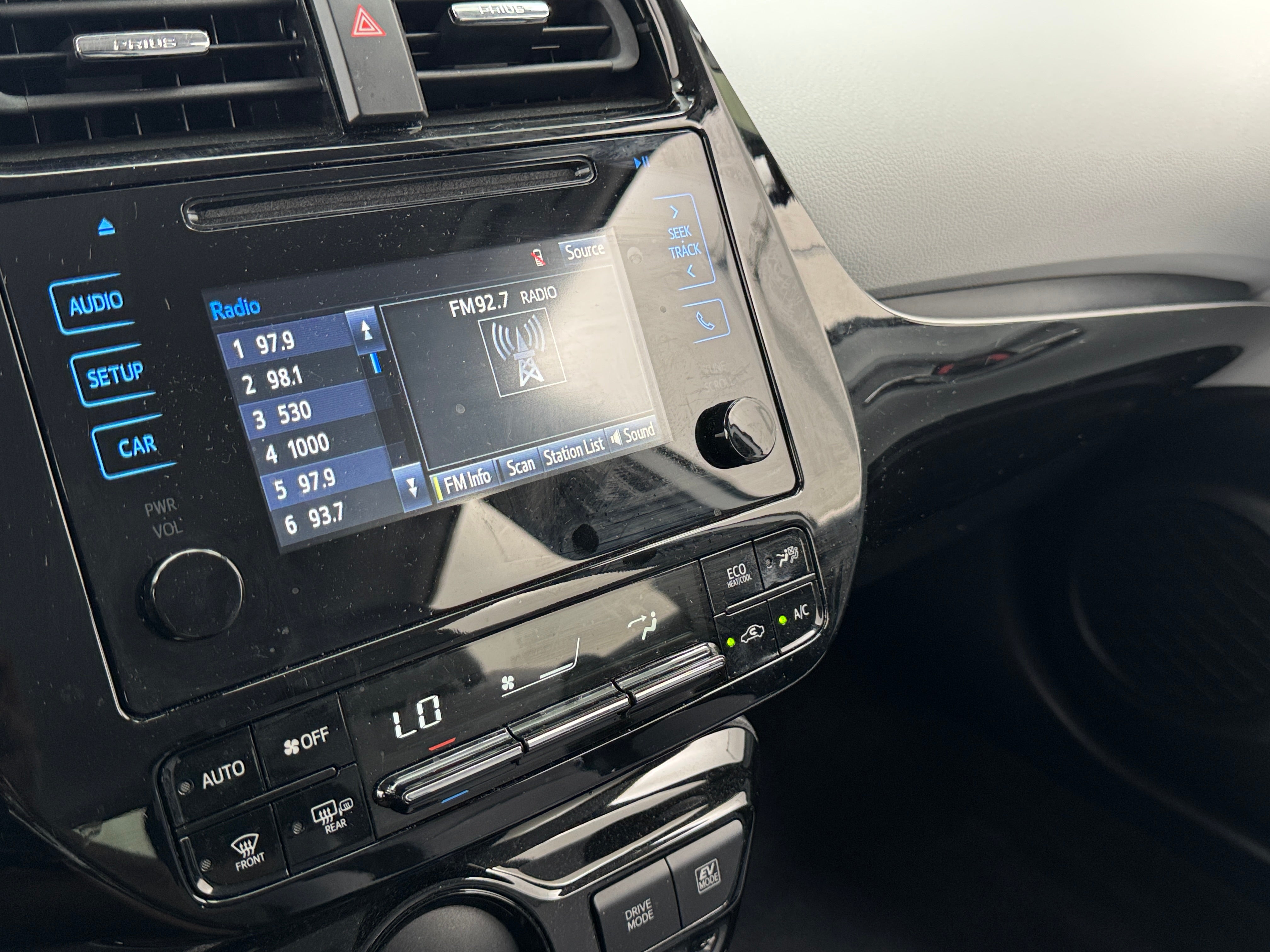 2019 Toyota Prius LE 4