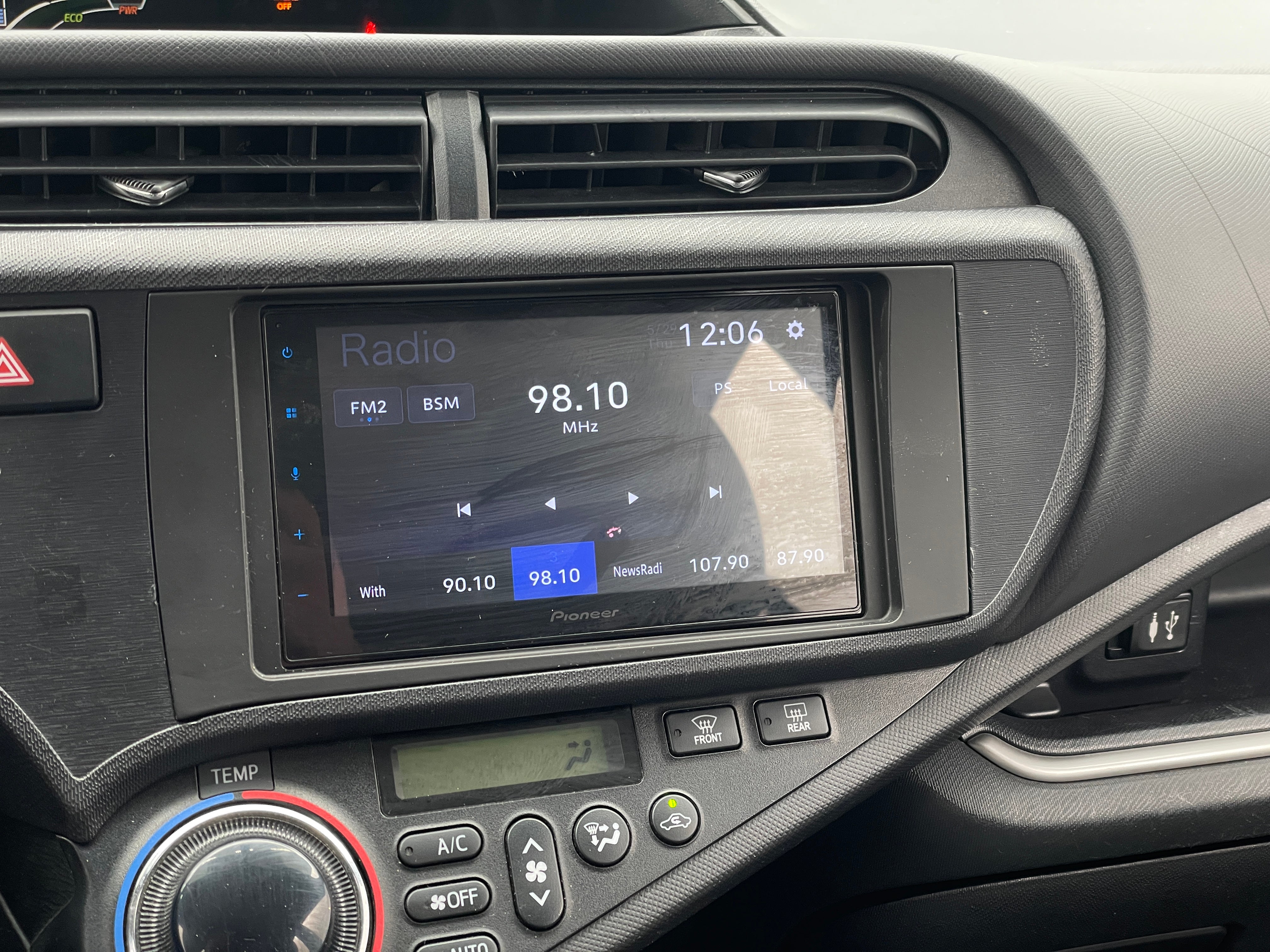 2014 Toyota Prius c Four 3