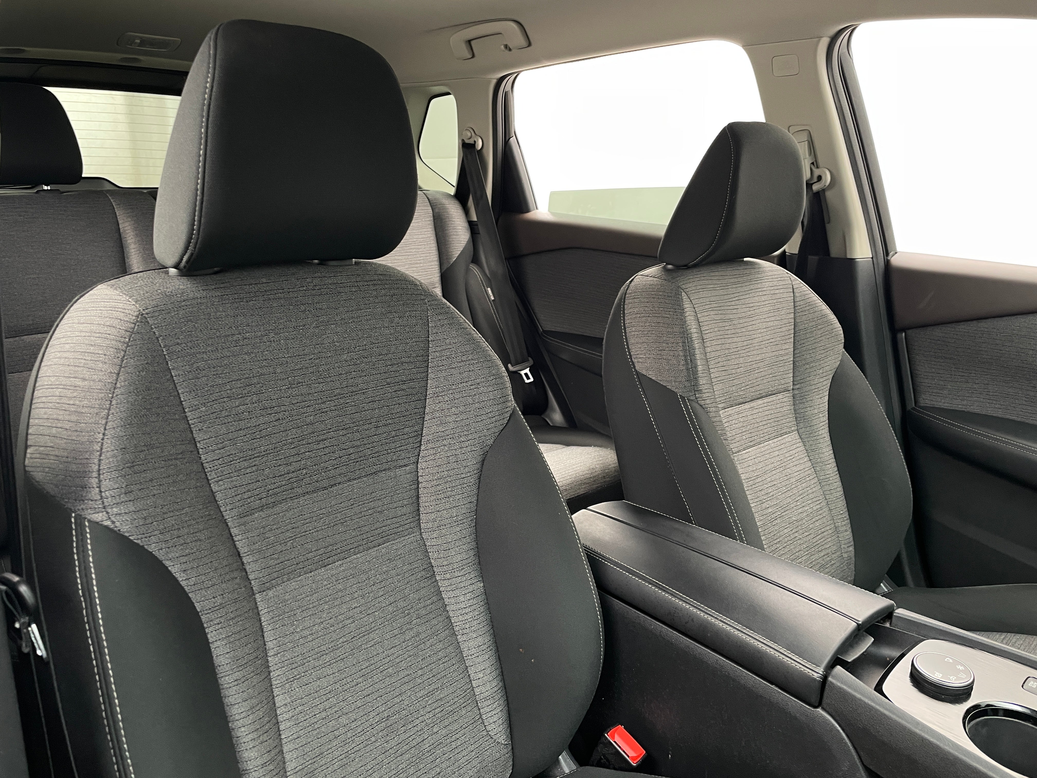 2022 Nissan Rogue SV 2