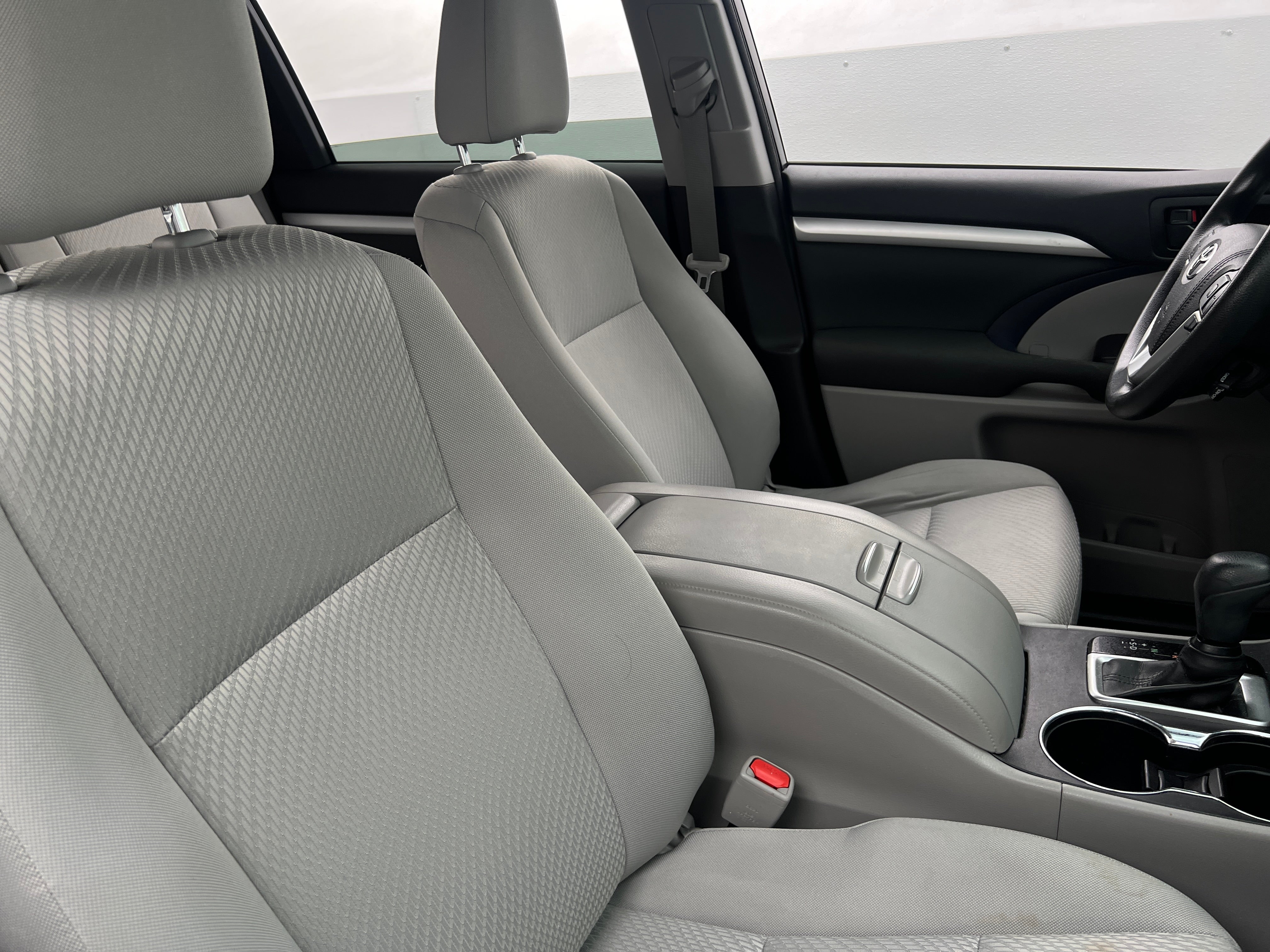 2018 Toyota Highlander LE 2