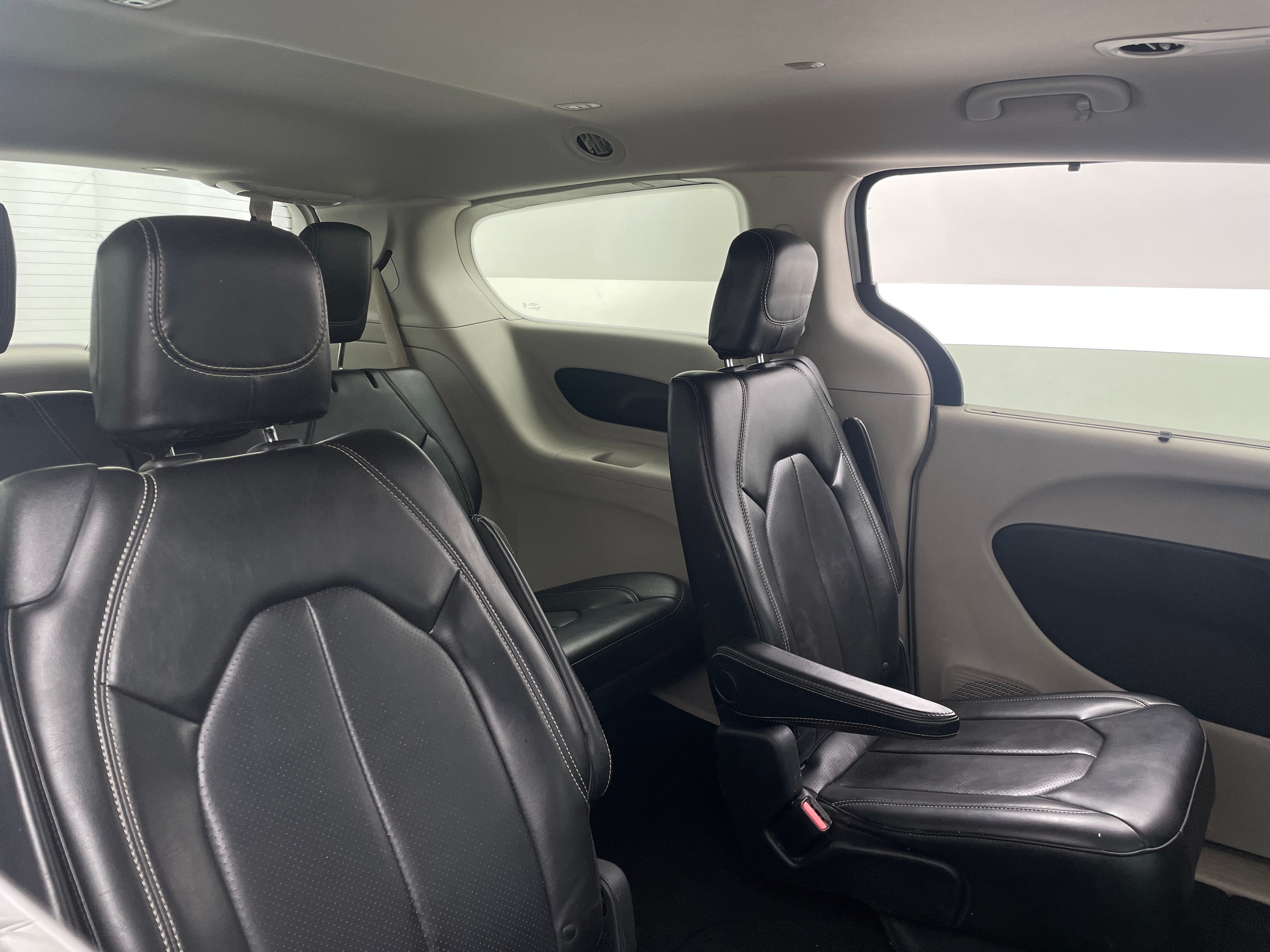 2020 Chrysler Voyager LXi 5