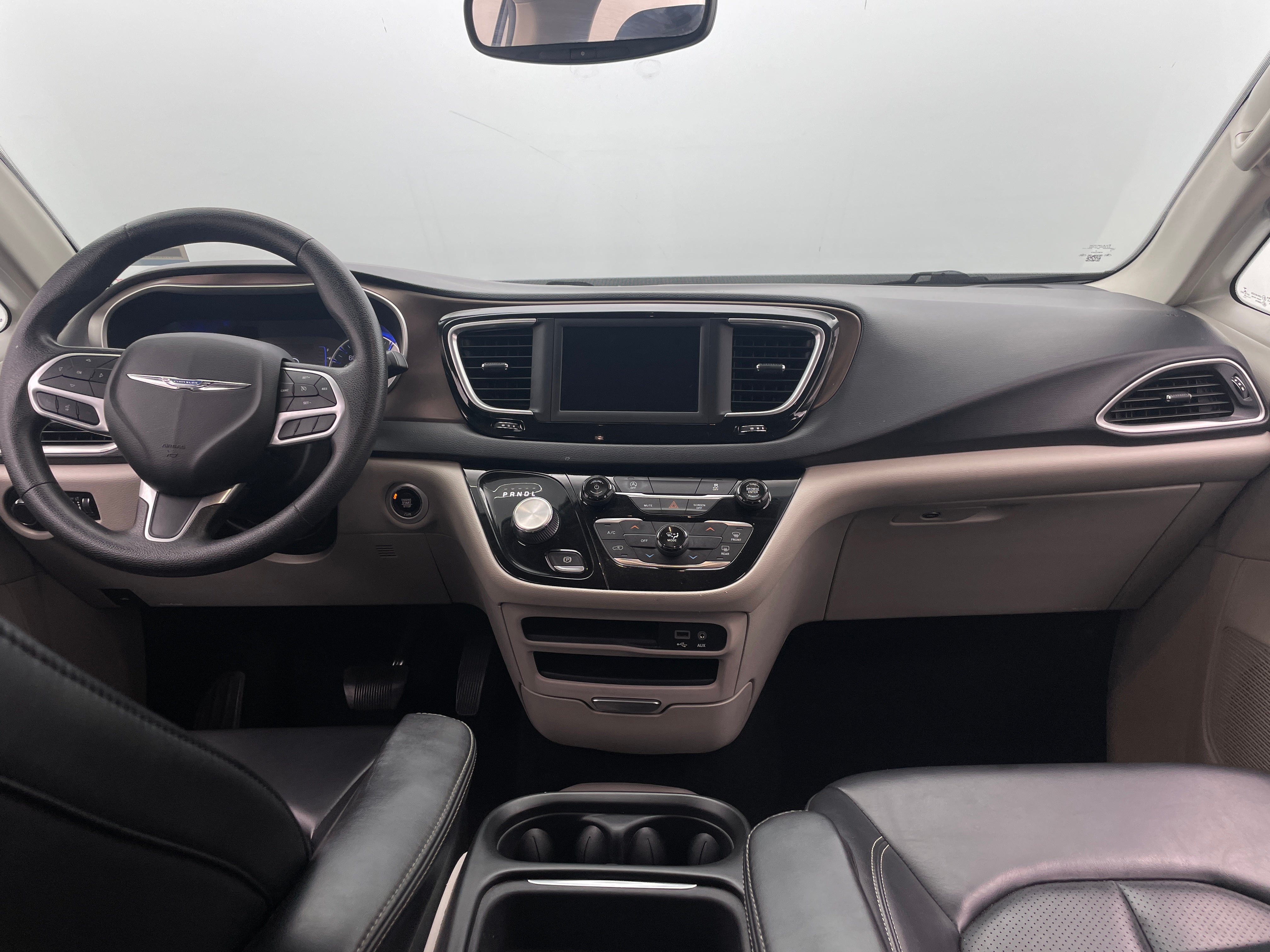 2020 Chrysler Voyager LXi 2