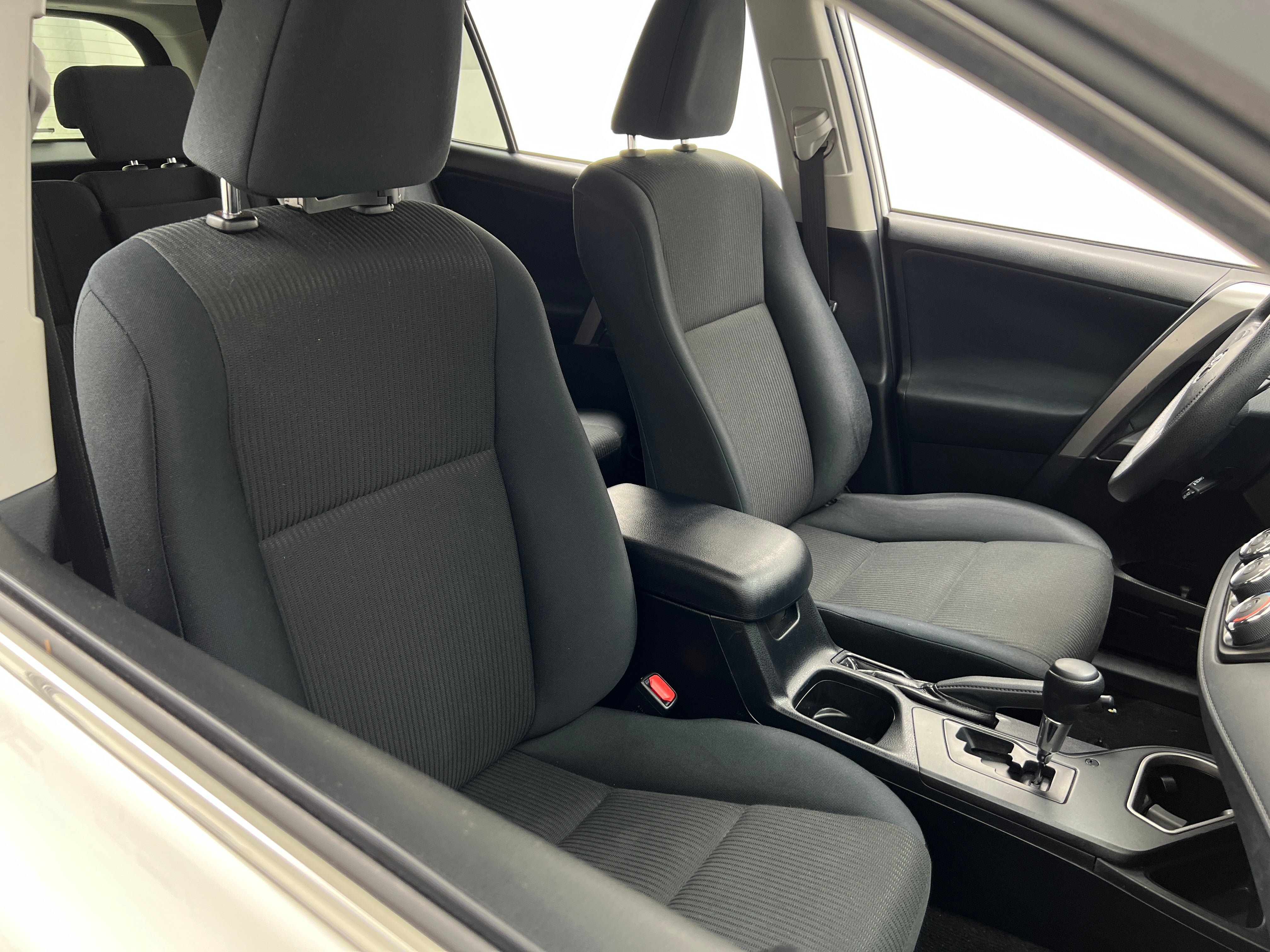 2016 Toyota RAV4 LE 2