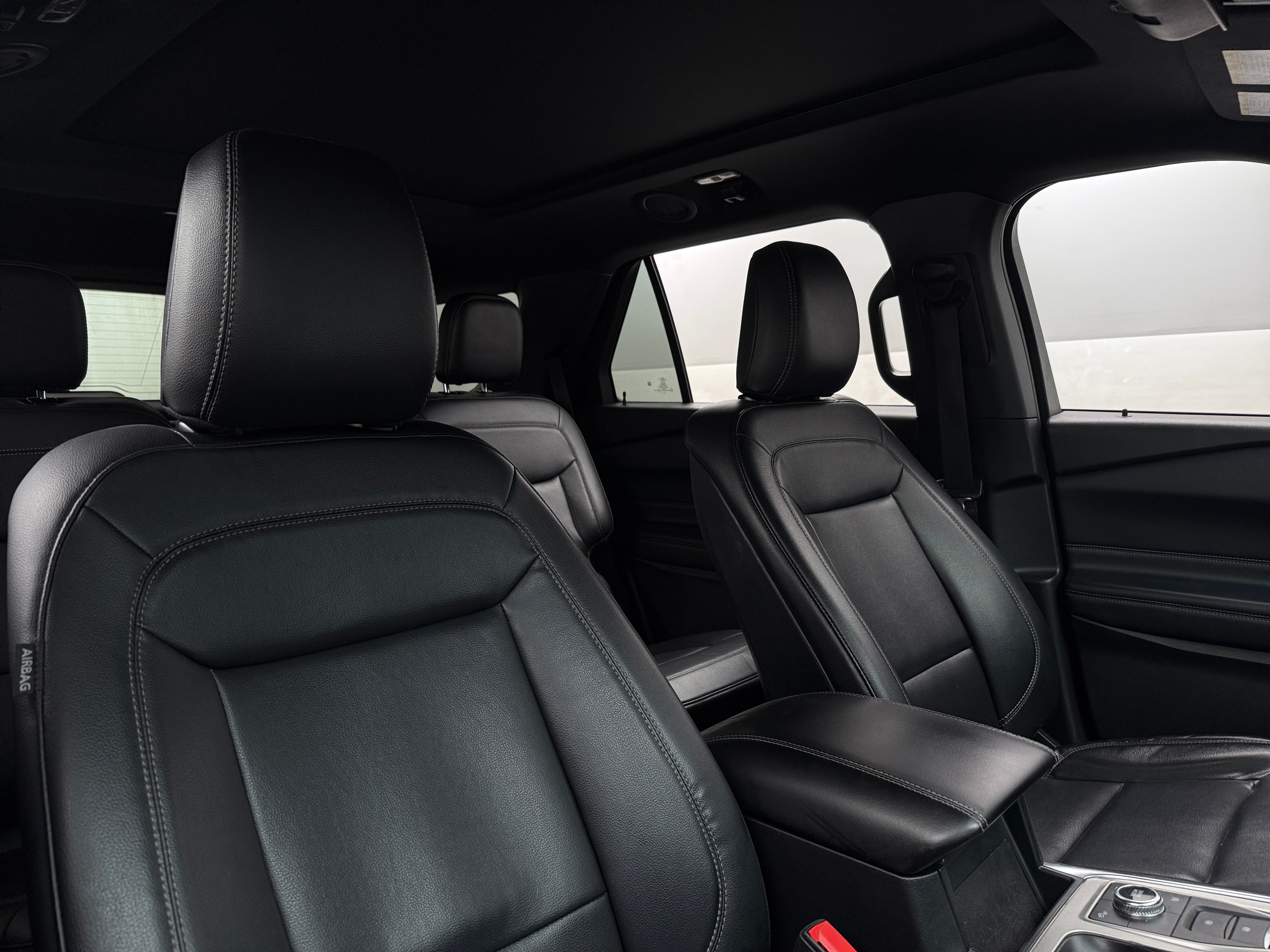 2020 Ford Explorer XLT 2