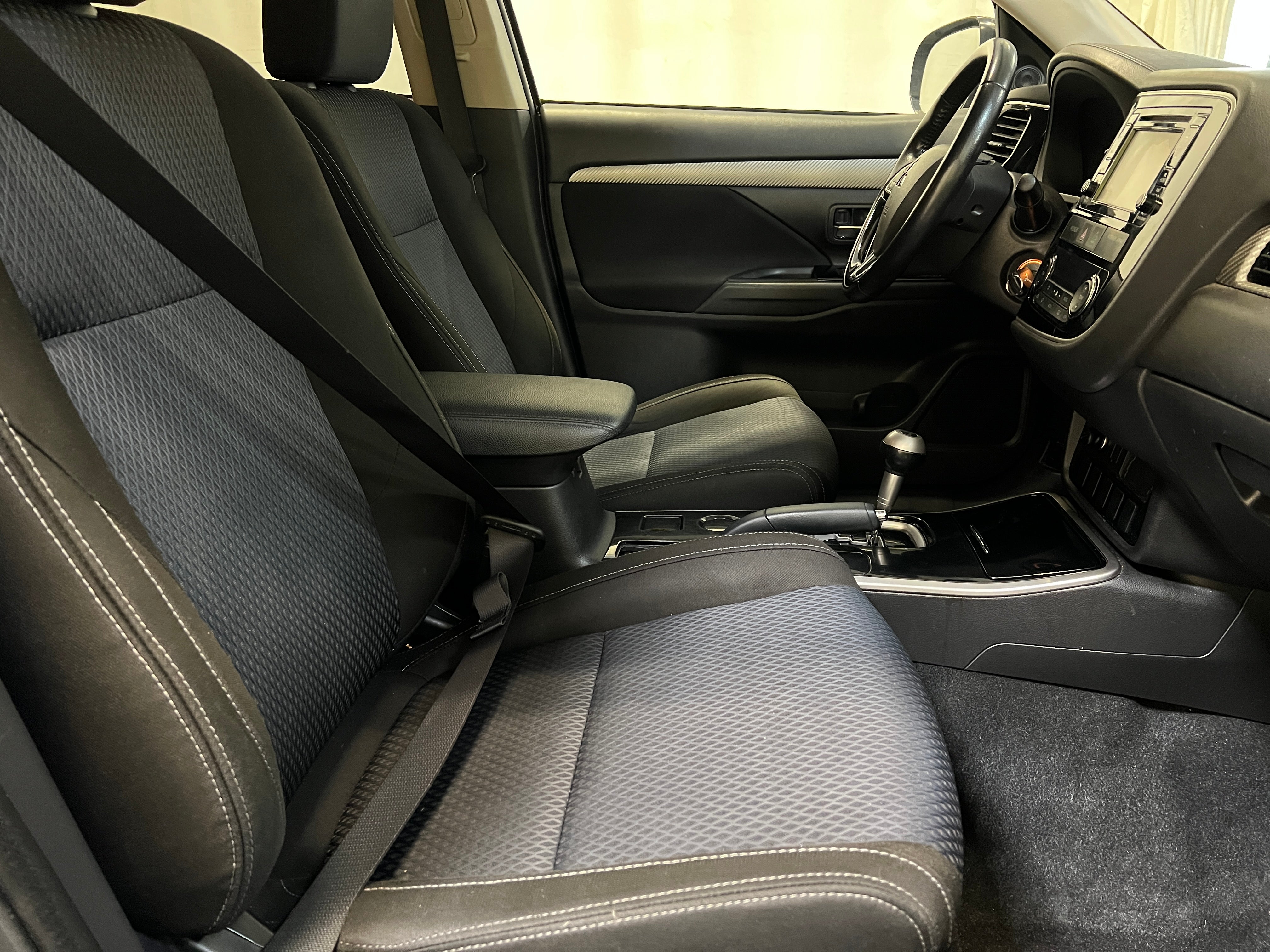 2017 Mitsubishi Outlander ES 2