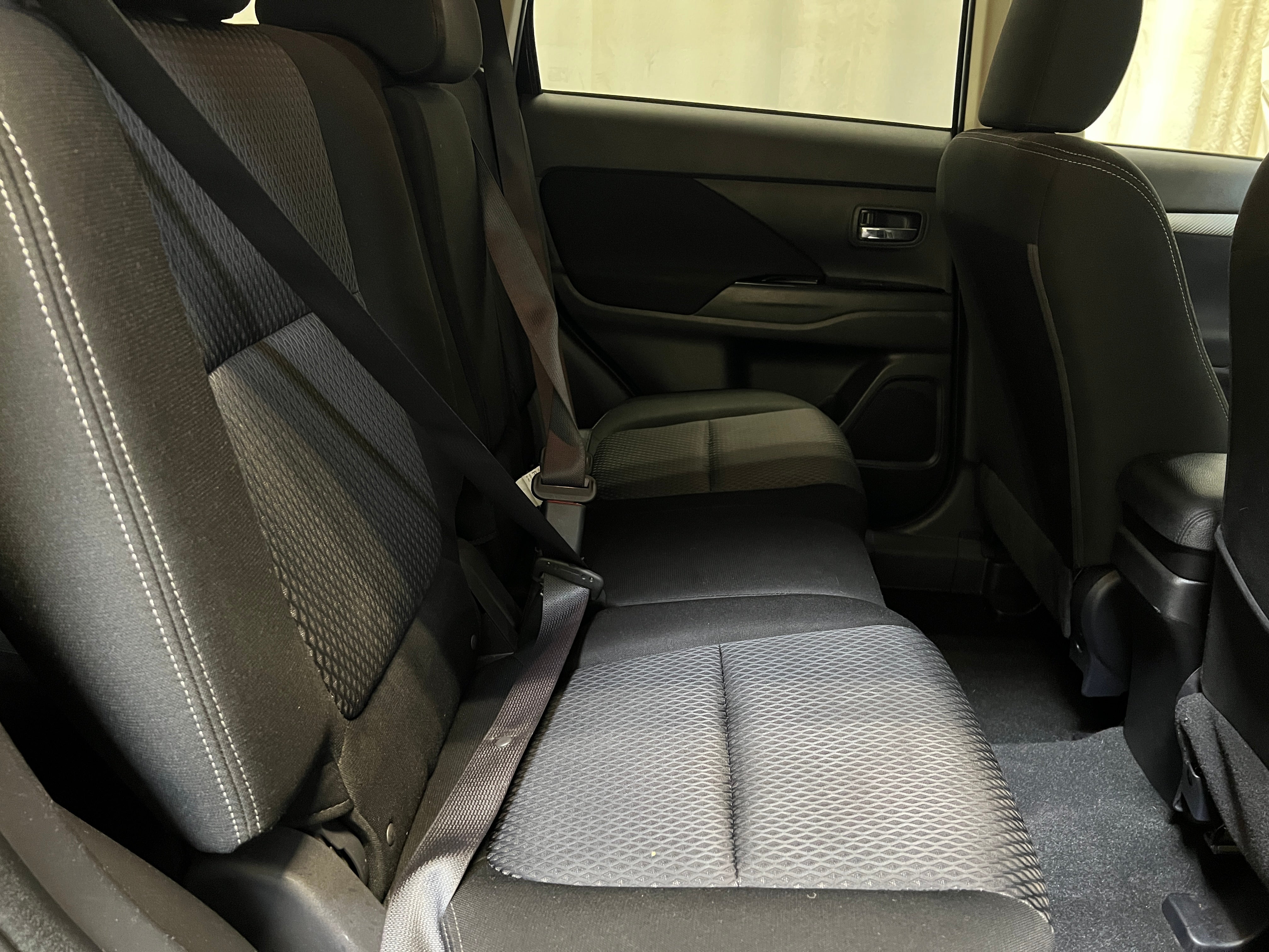 2017 Mitsubishi Outlander ES 6