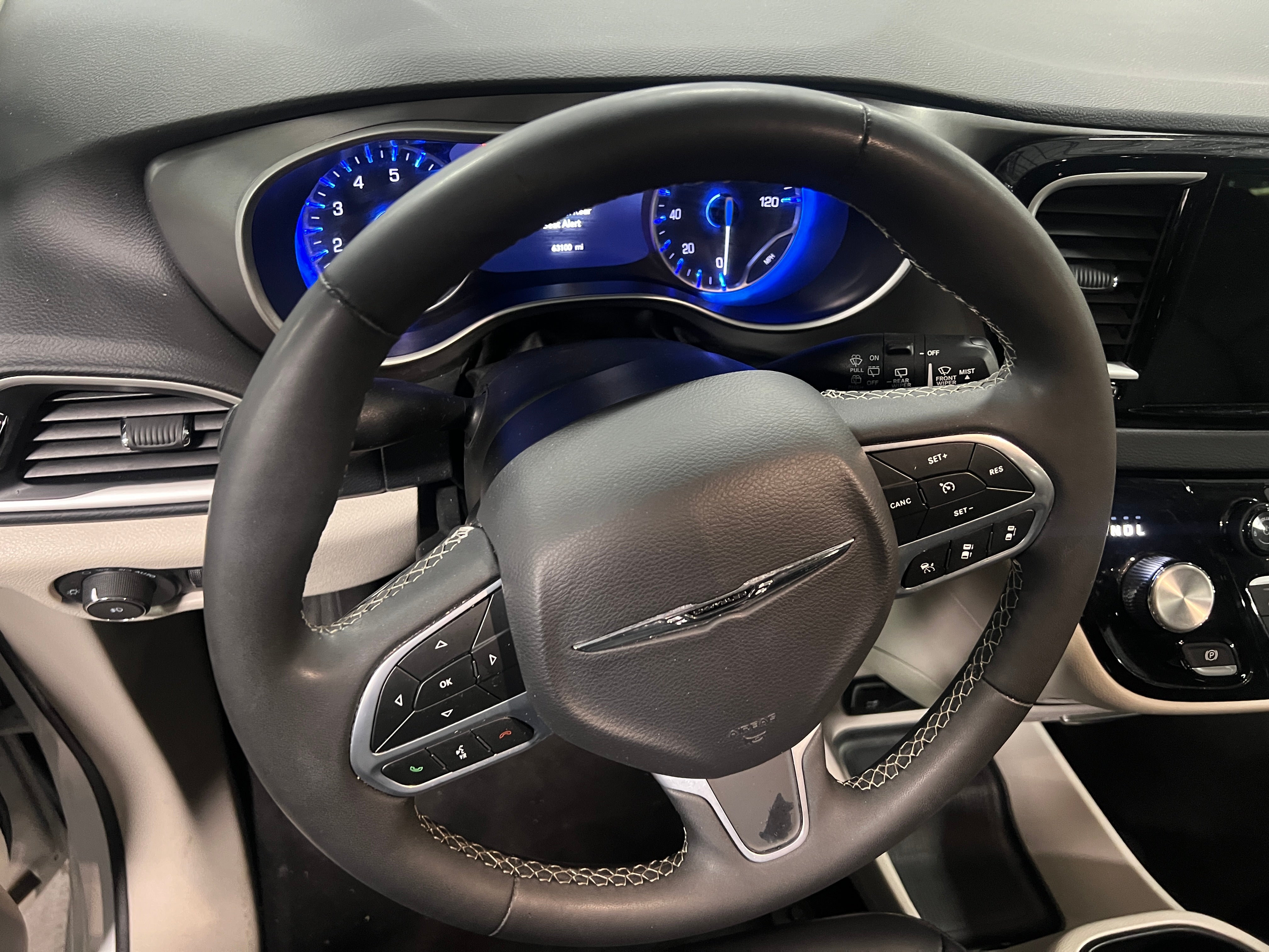 2023 Chrysler Pacifica Touring L 4